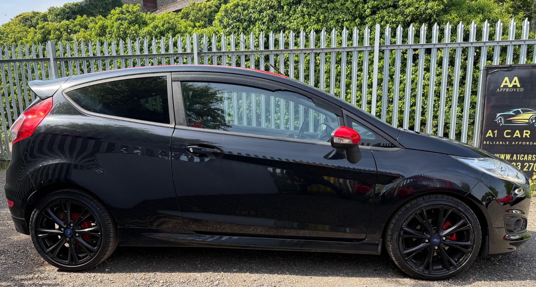 2016 Ford Fiesta image 12