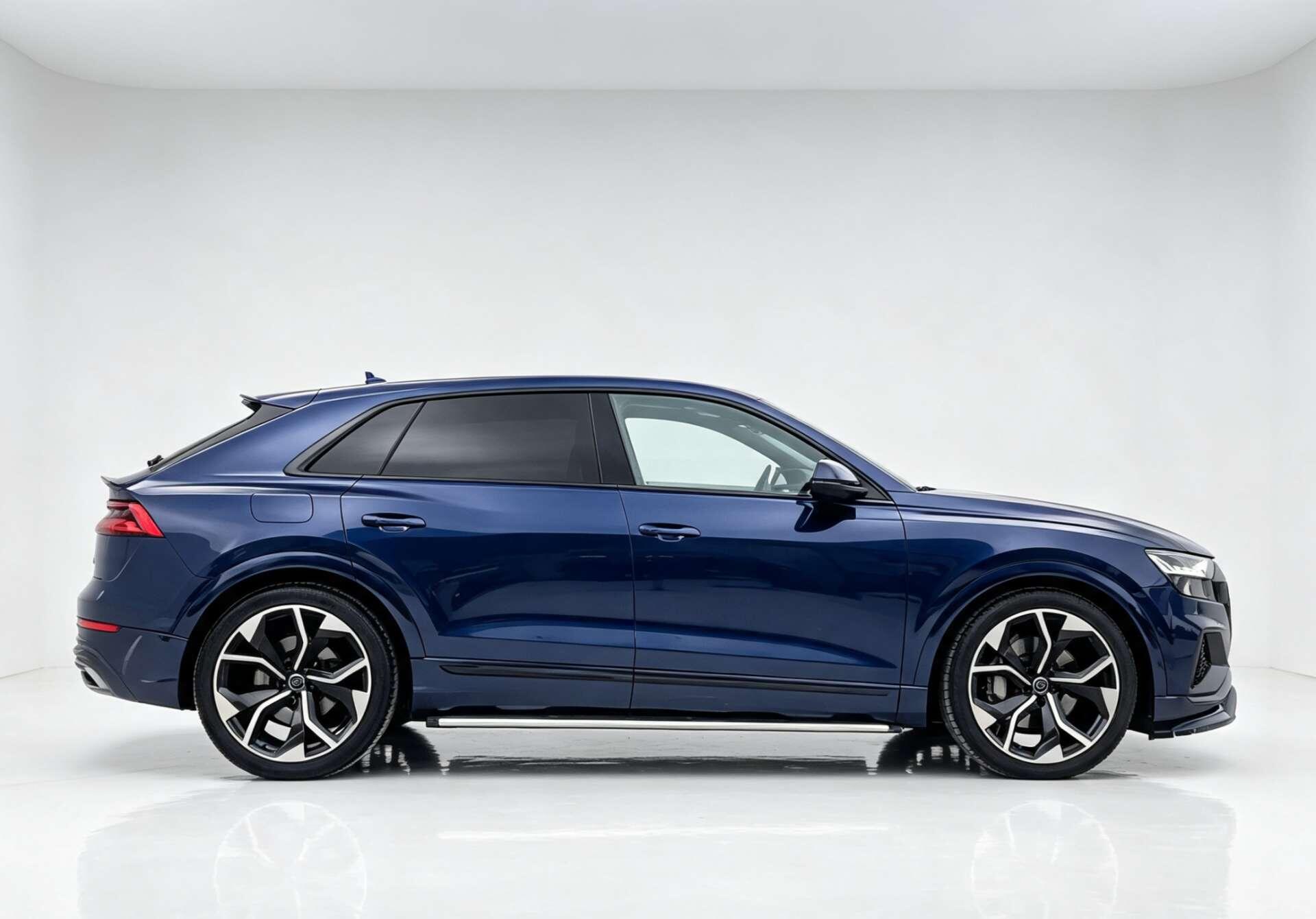 Audi Q8 view 12