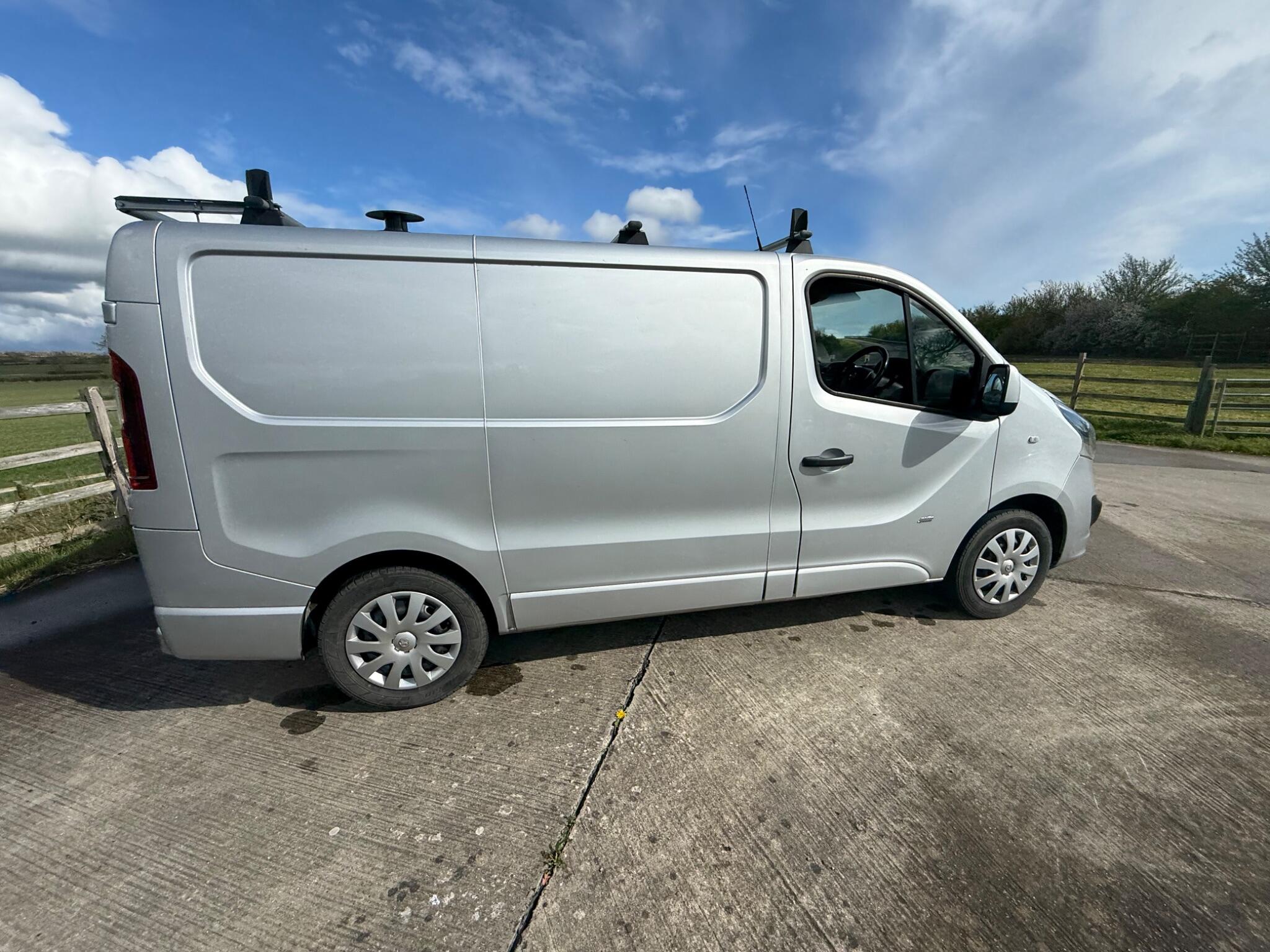 Vauxhall Vivaro 1.6 CDTi 2900 BiTurbo Sportive L1 H1 Euro 6 (s/s) 5dr — photo 22 of 98