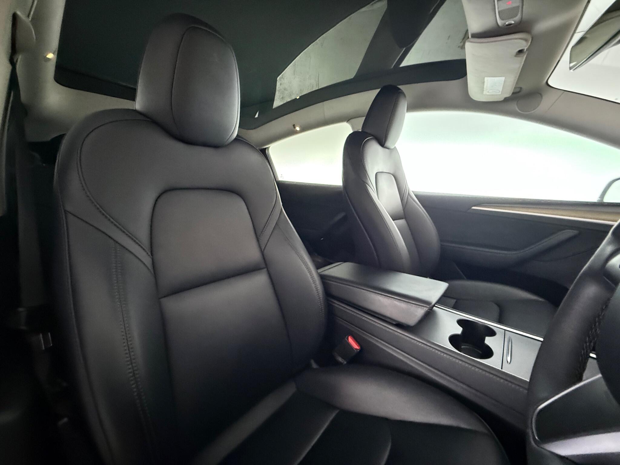 Tesla Model Y view 25