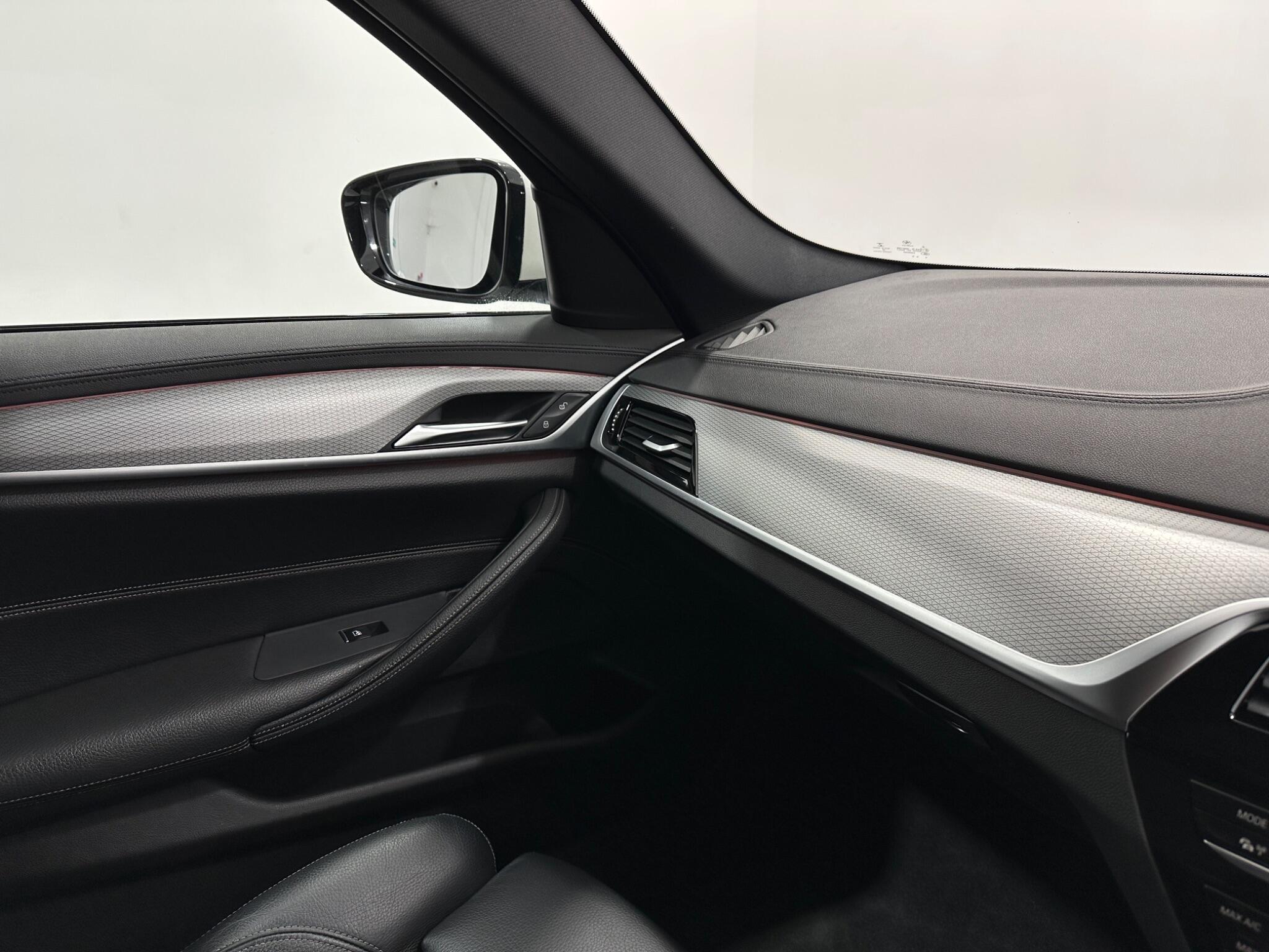 BMW 5 Series view 28