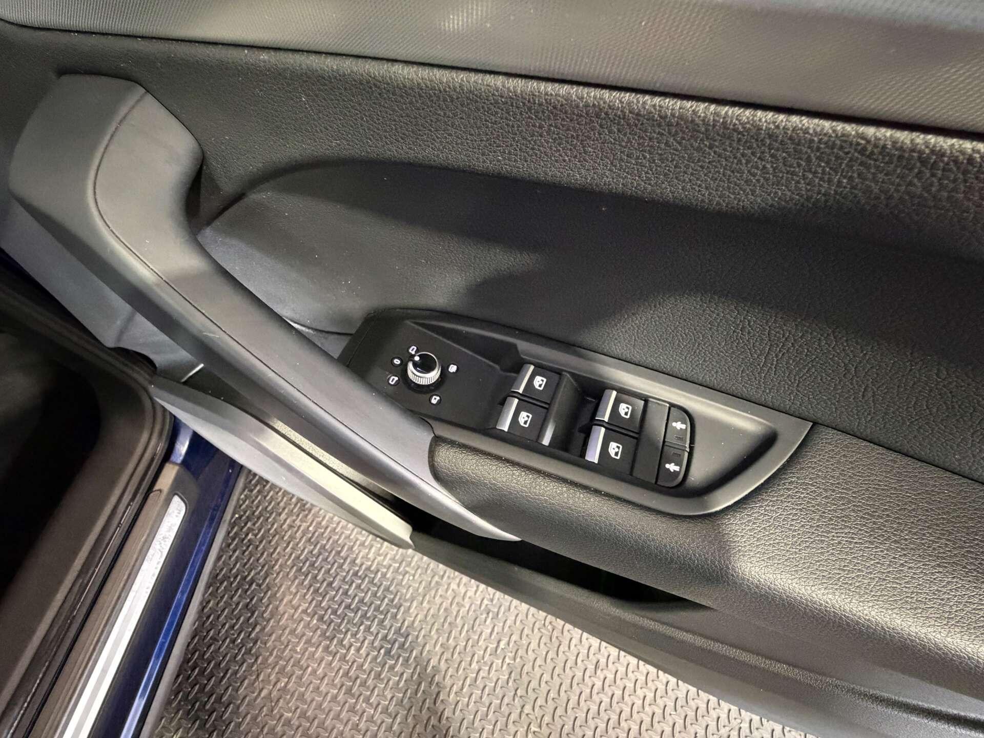 Audi Q5 view 14