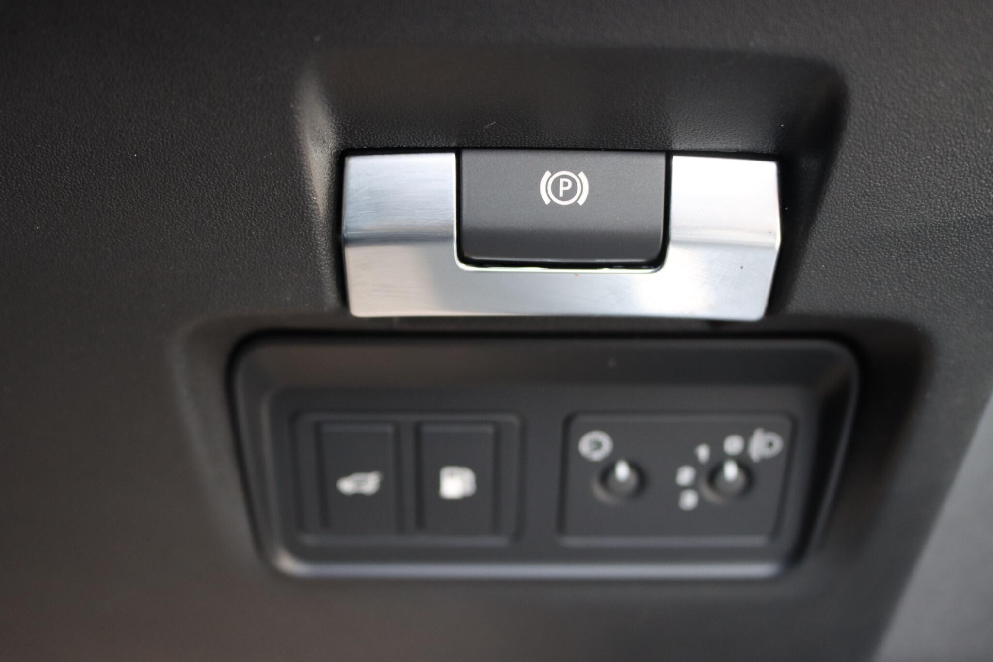 Land Rover Discovery Sport view 39
