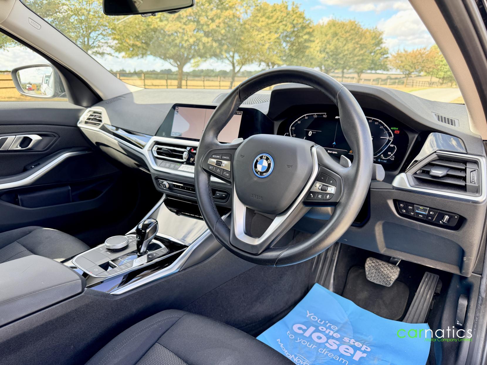 BMW 3 Series view 21