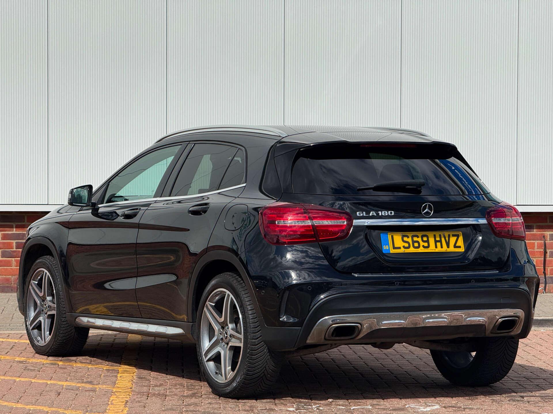 Mercedes-Benz Gla view 4