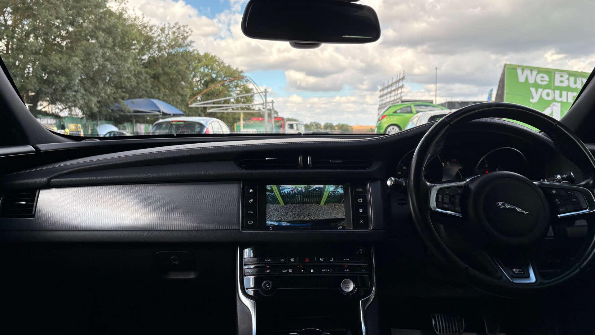 Jaguar XF view 39