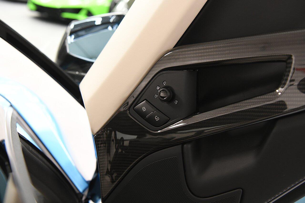 Lamborghini Aventador view 32
