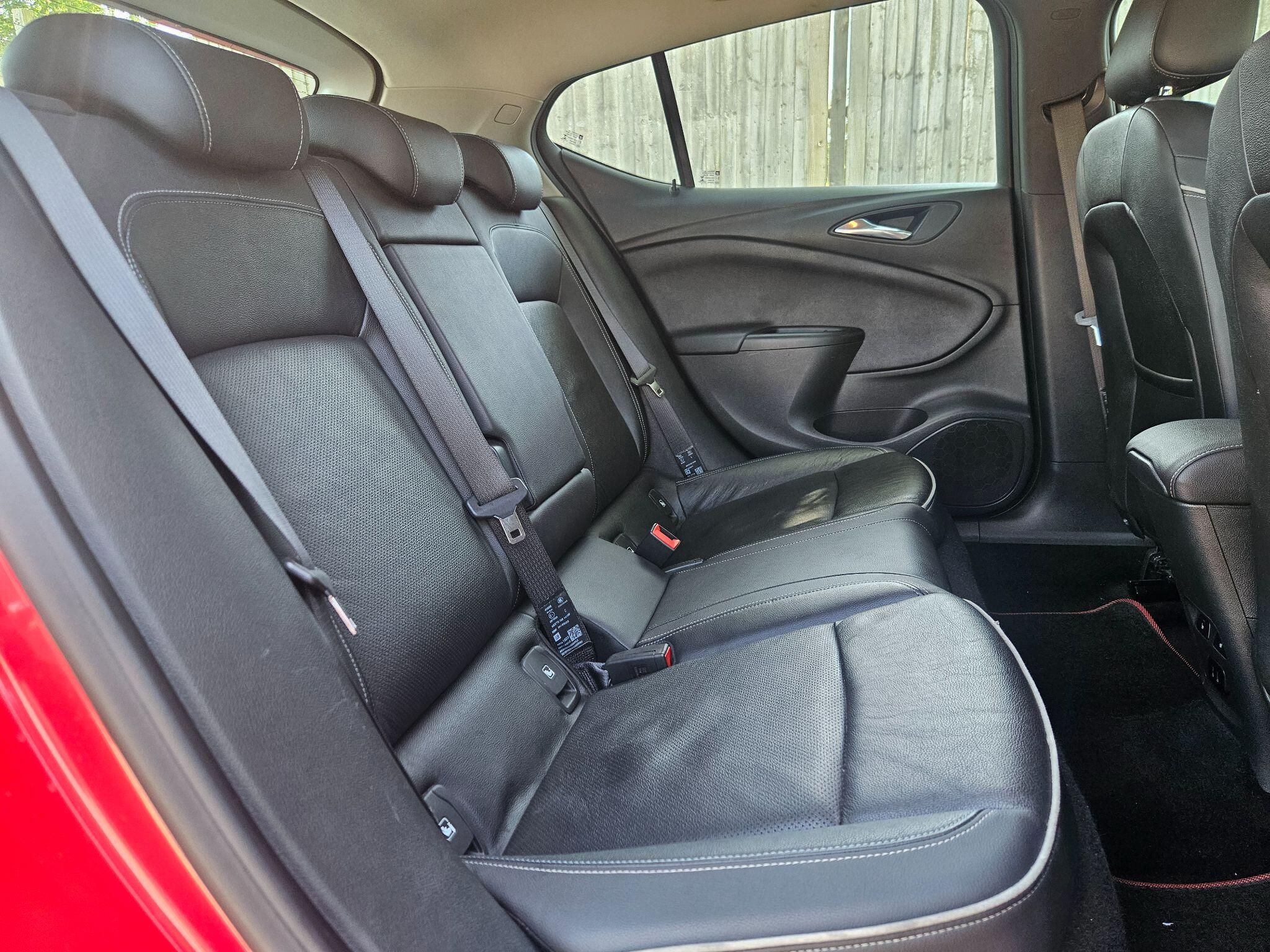 2016 Vauxhall Astra image 38