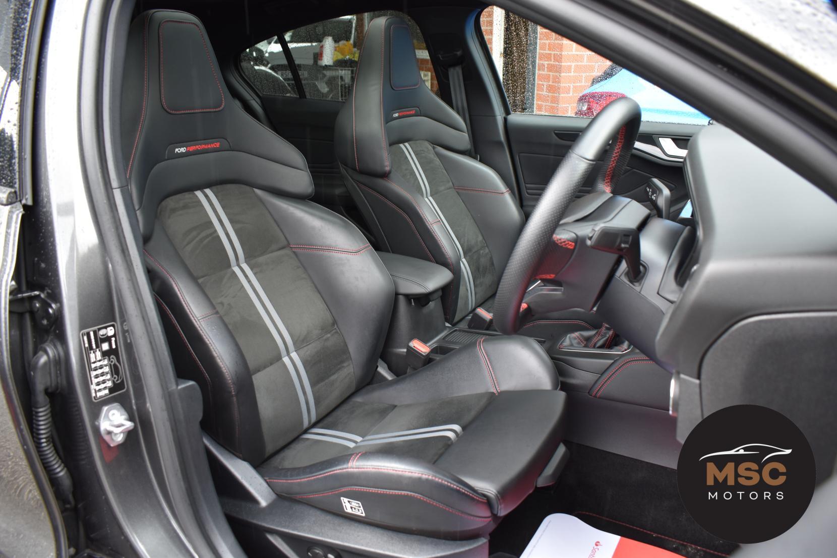 Ford Focus view 39