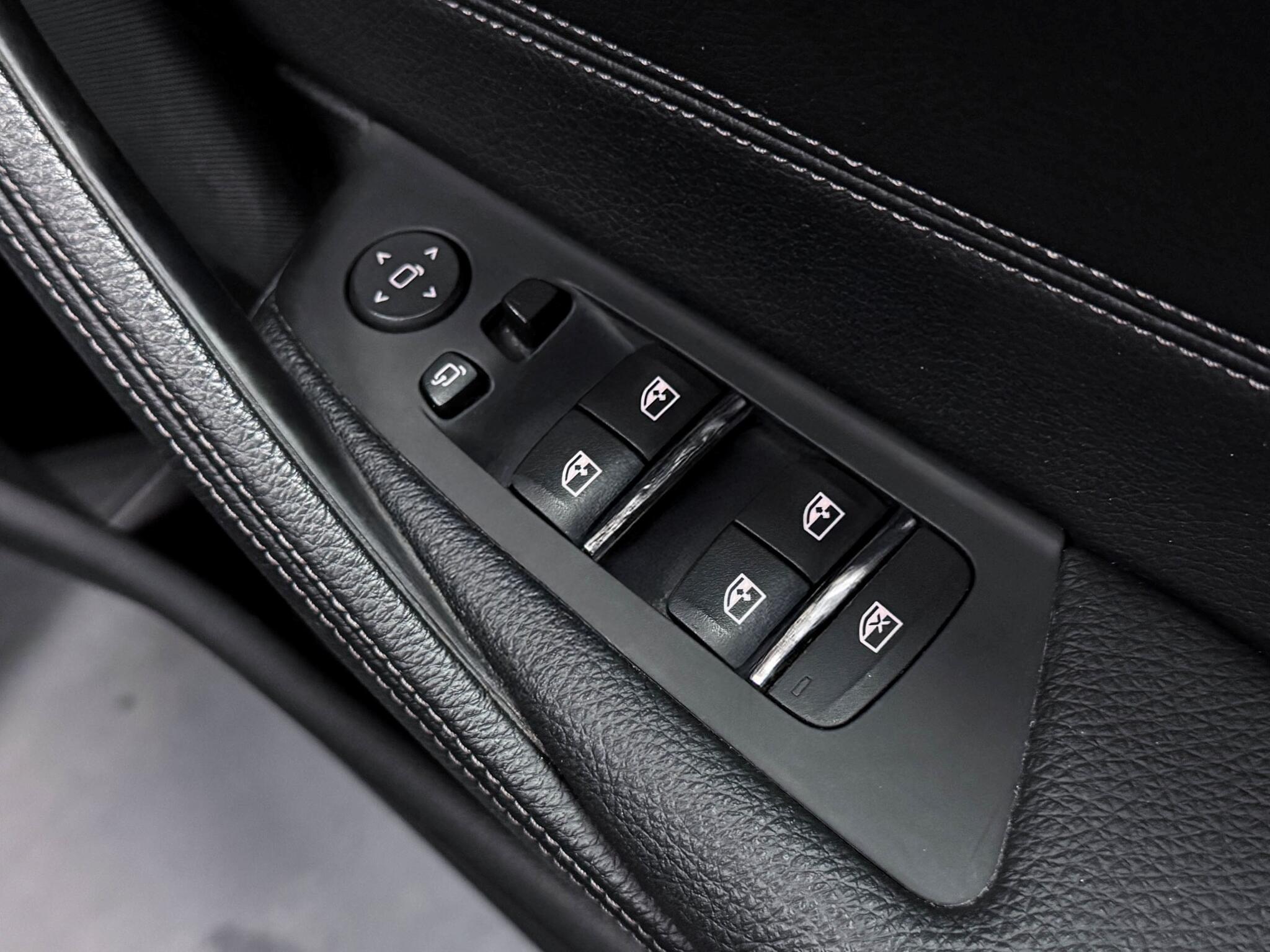 BMW 5 Series view 28