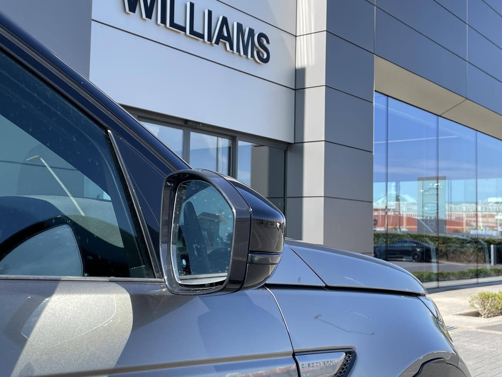 Land Rover Discovery Sport view 57