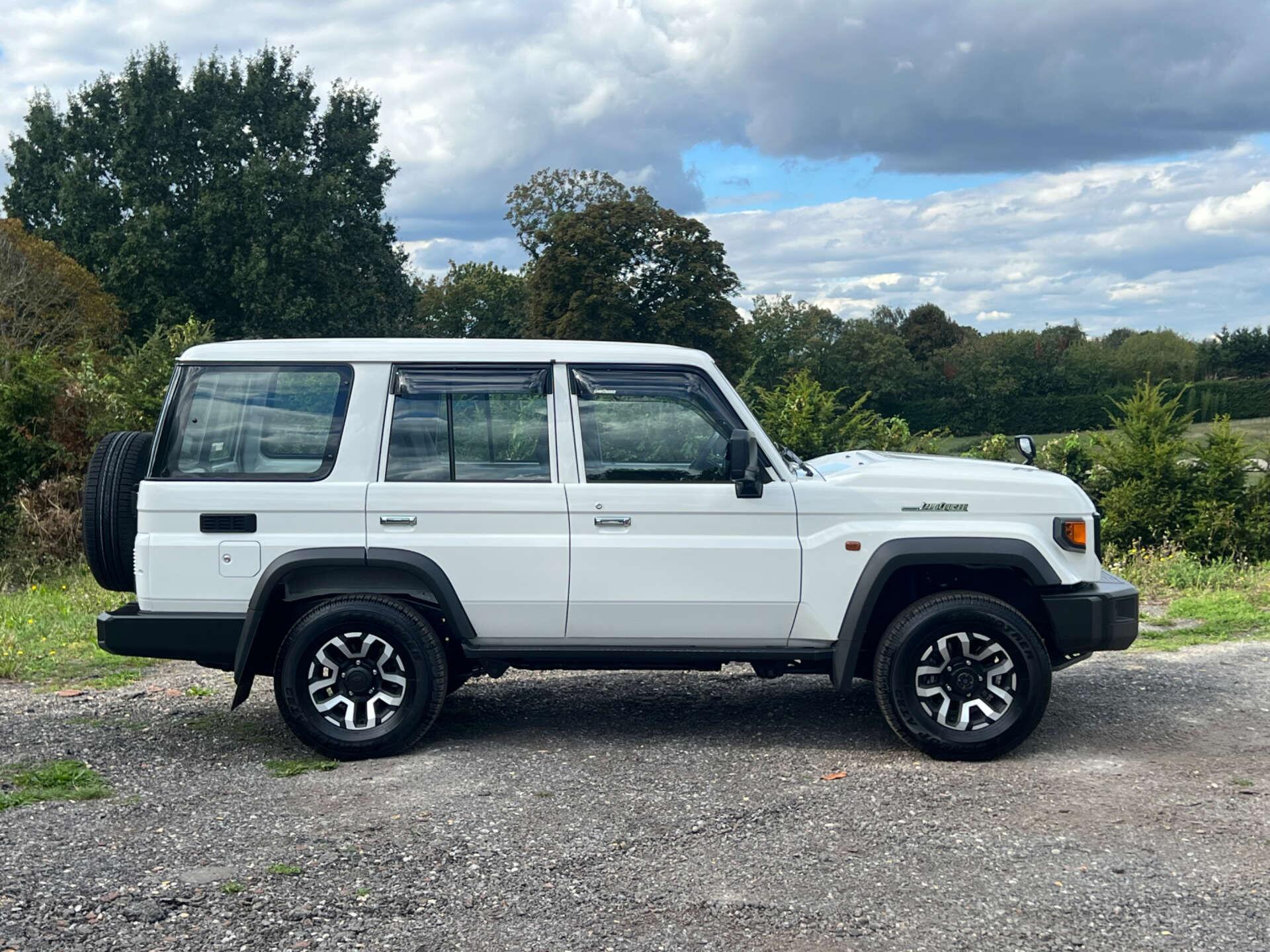 Toyota Land Cruiser view 13