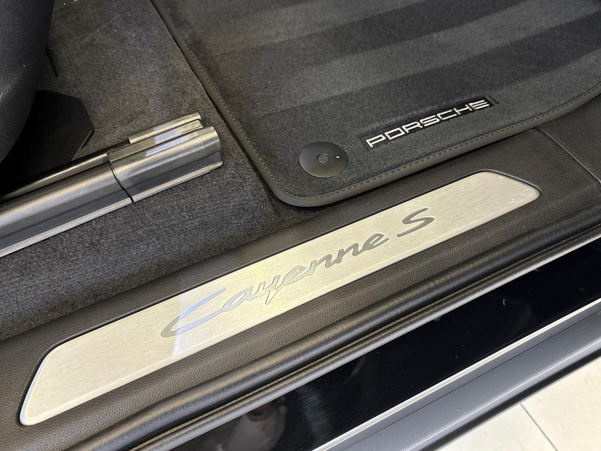 Porsche Cayenne view 30