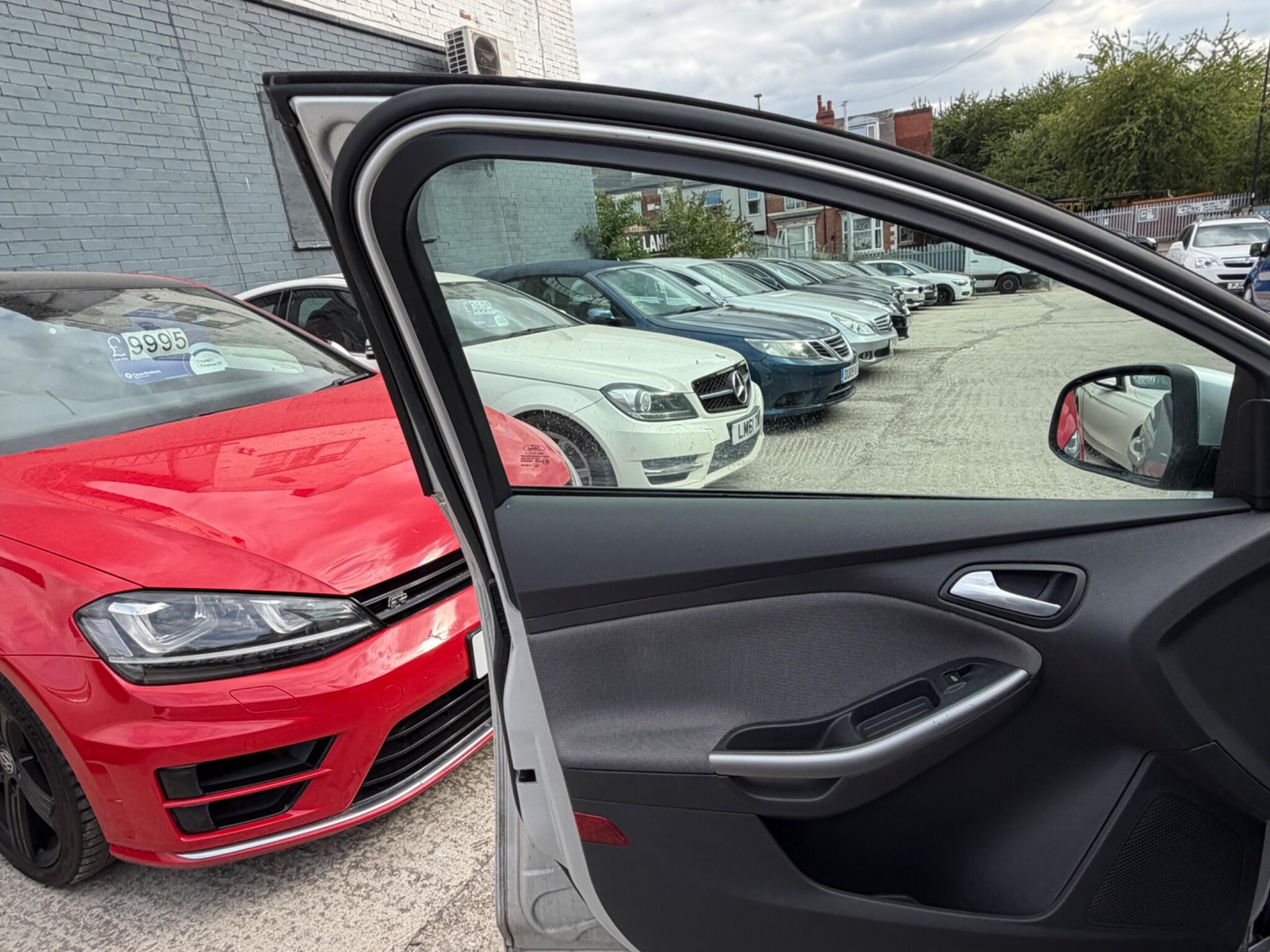 Ford Focus view 14