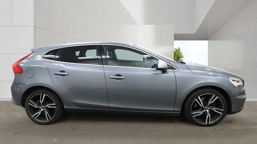 Volvo V40 view 9