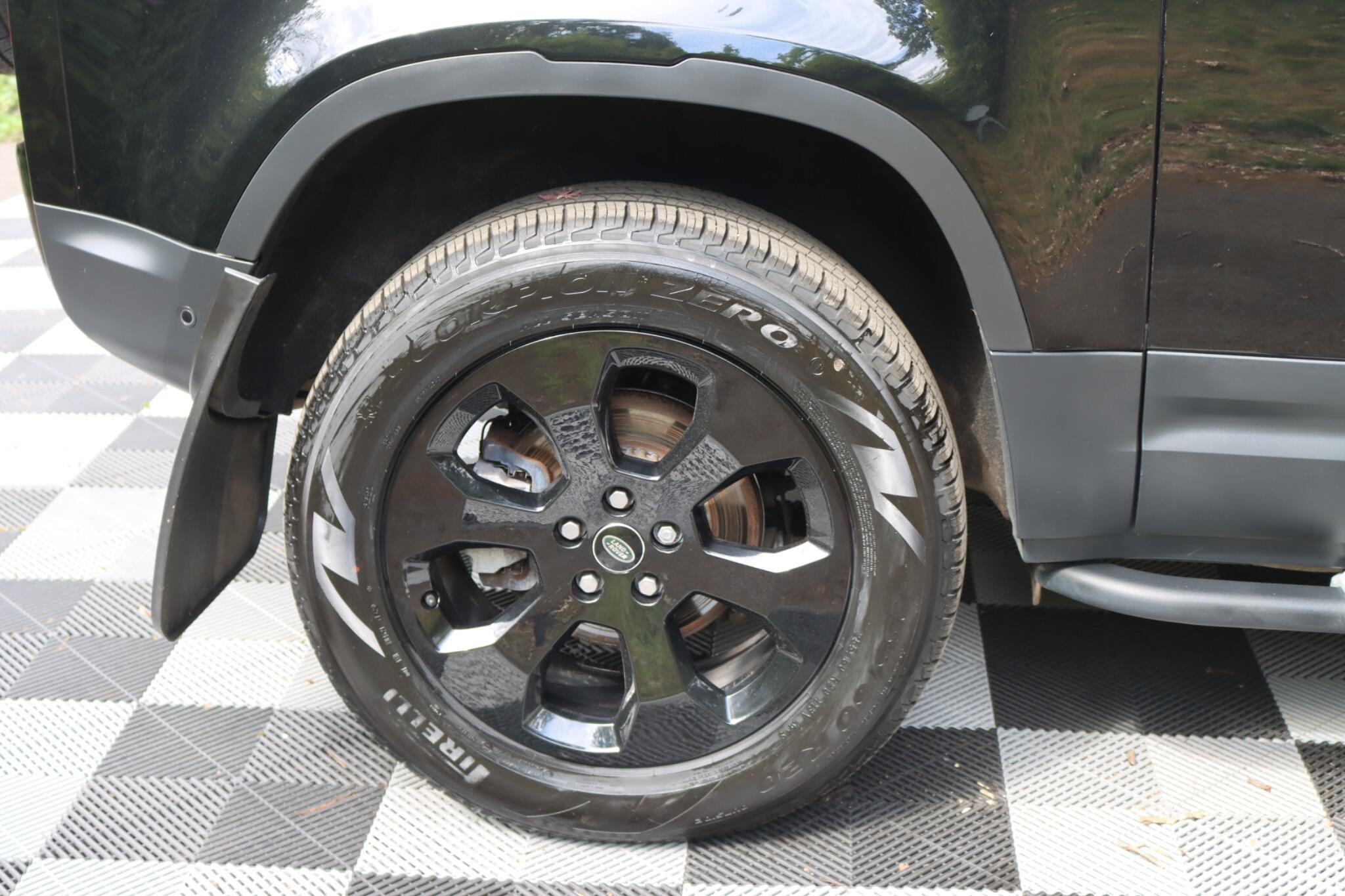 Land Rover Defender view 25