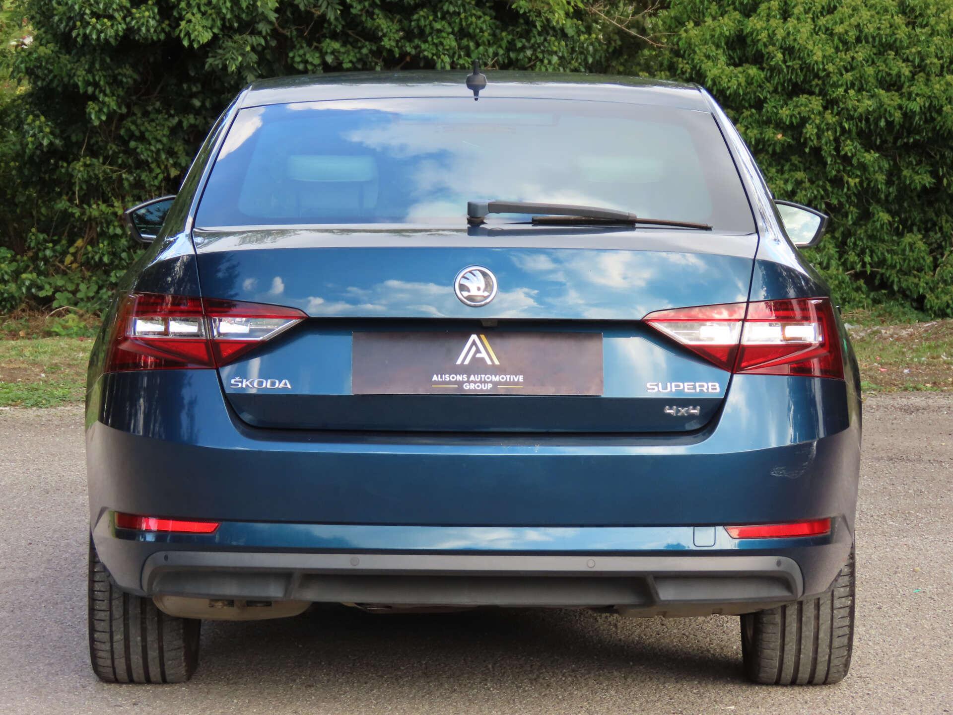 Skoda Superb view 5