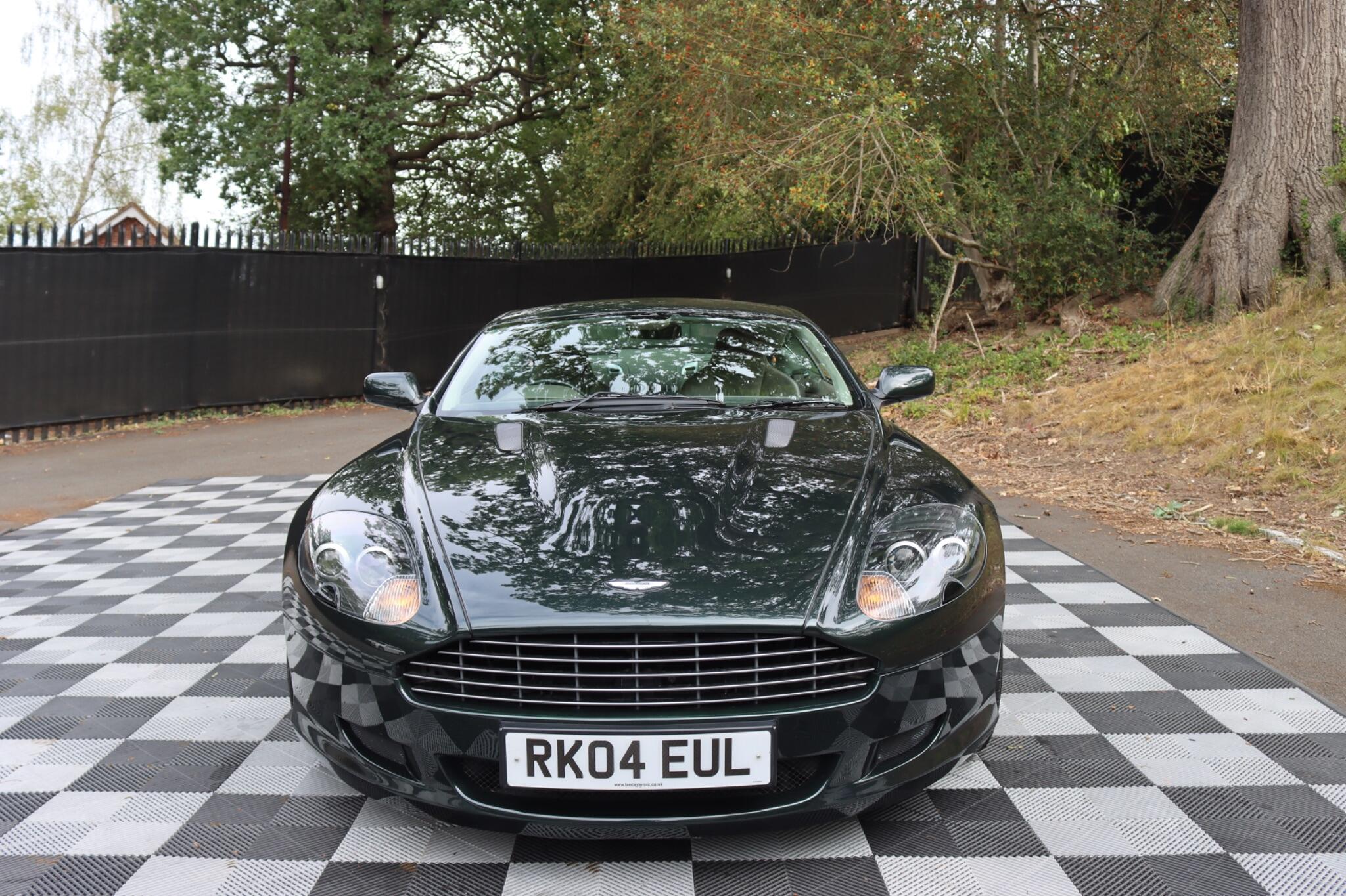 Aston Martin DB9 view 32