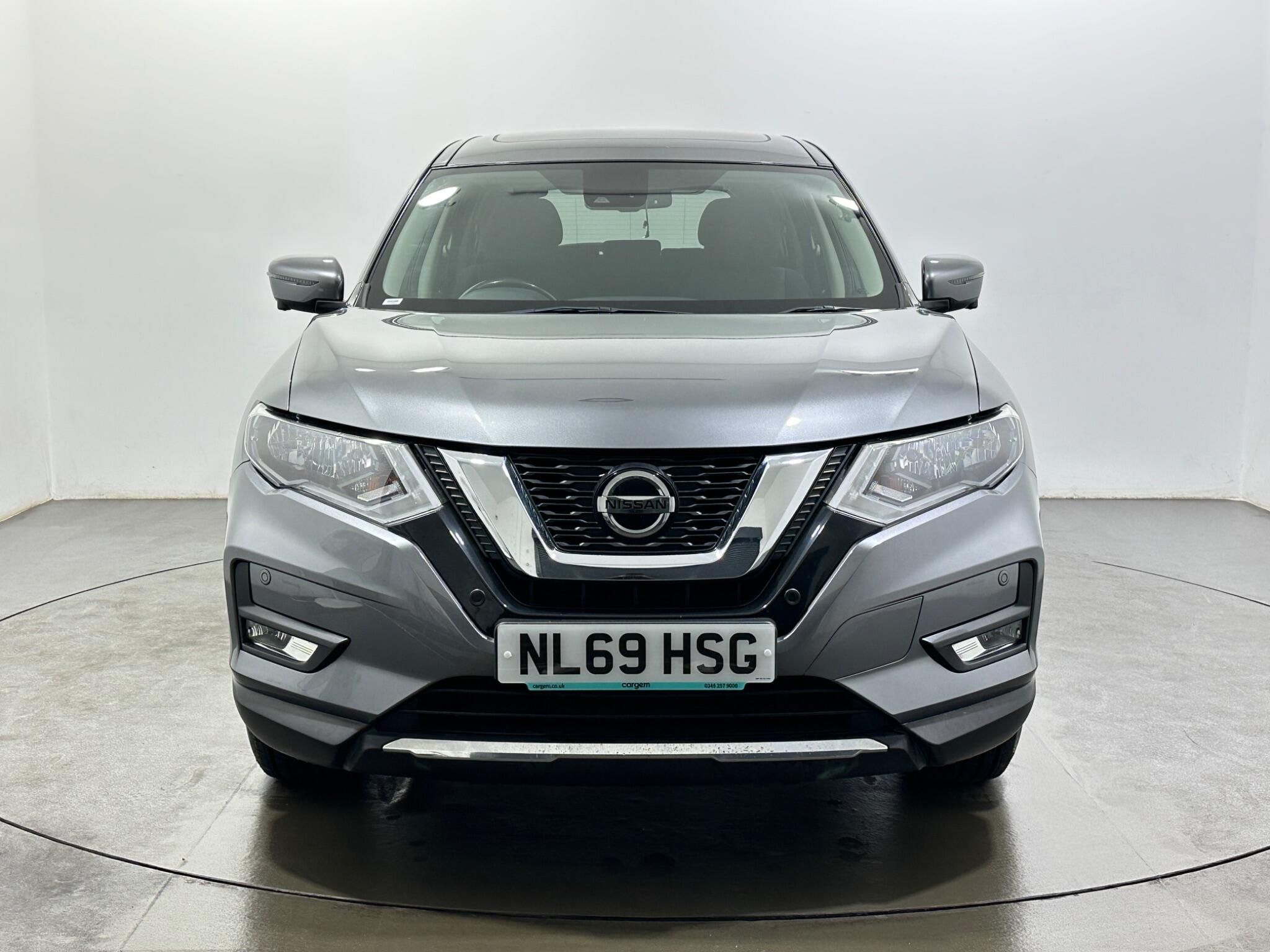 Nissan X-Trail view 3