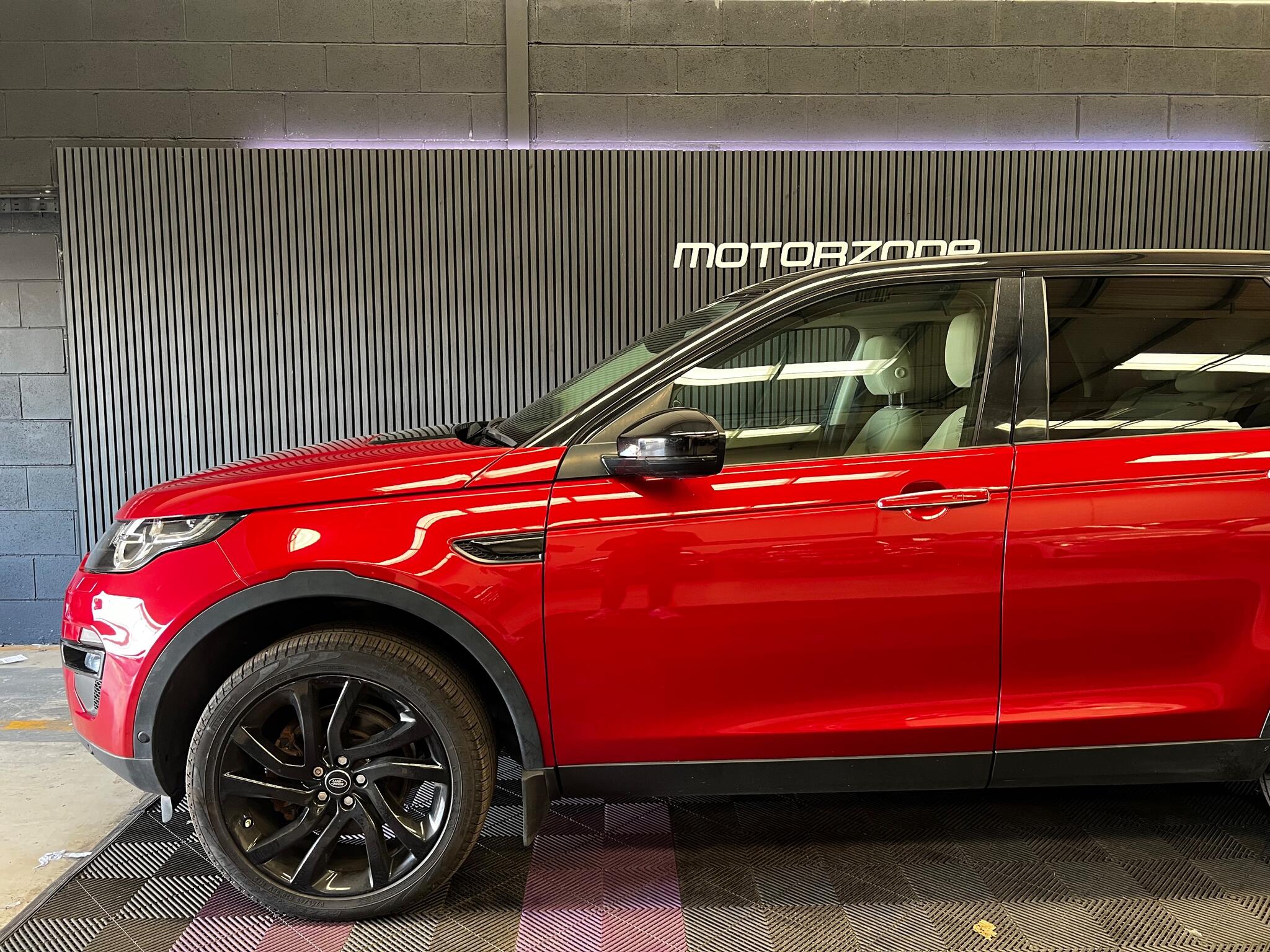 Land Rover Discovery Sport view 16
