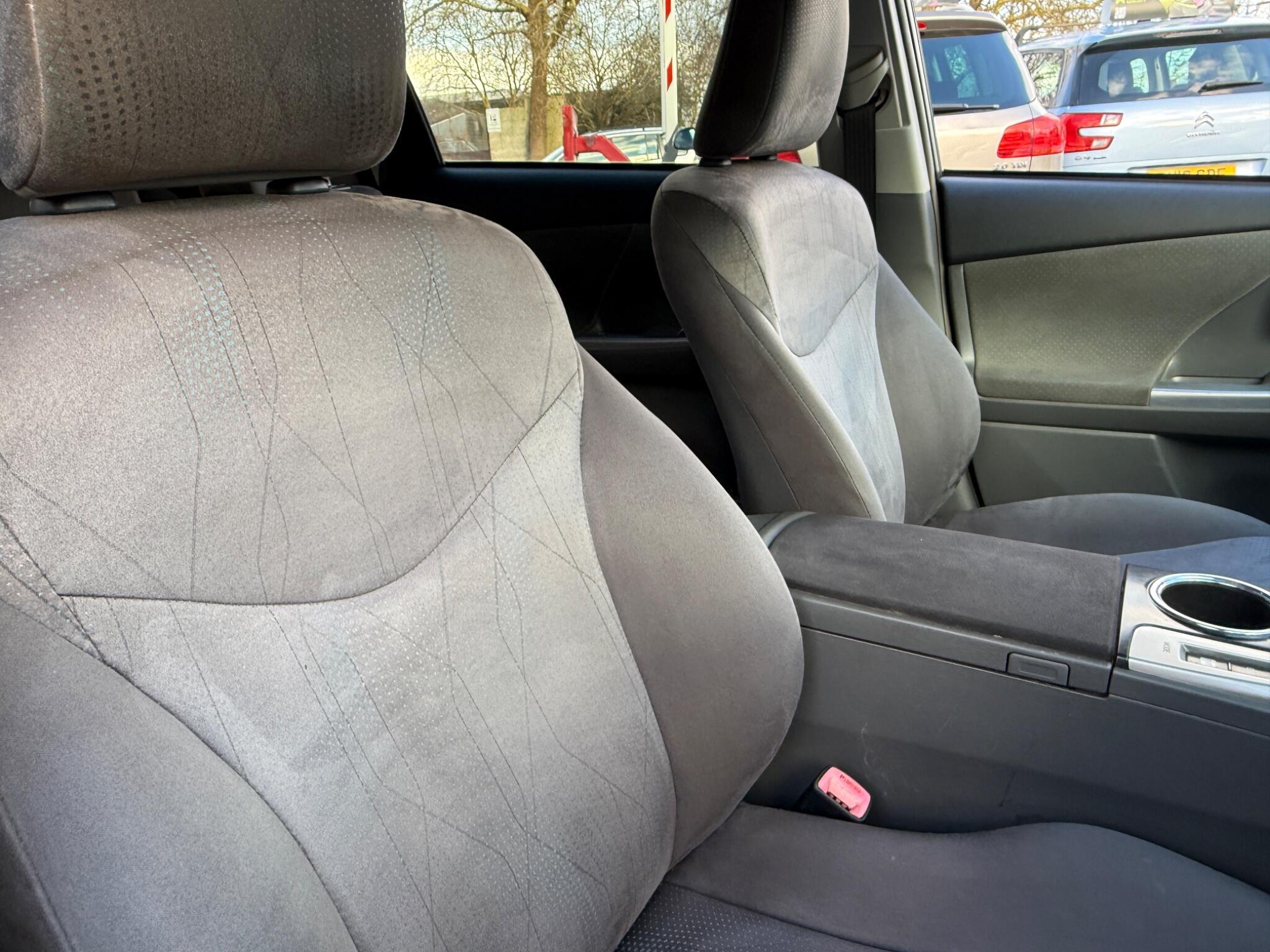 Toyota Prius+ - Image 39