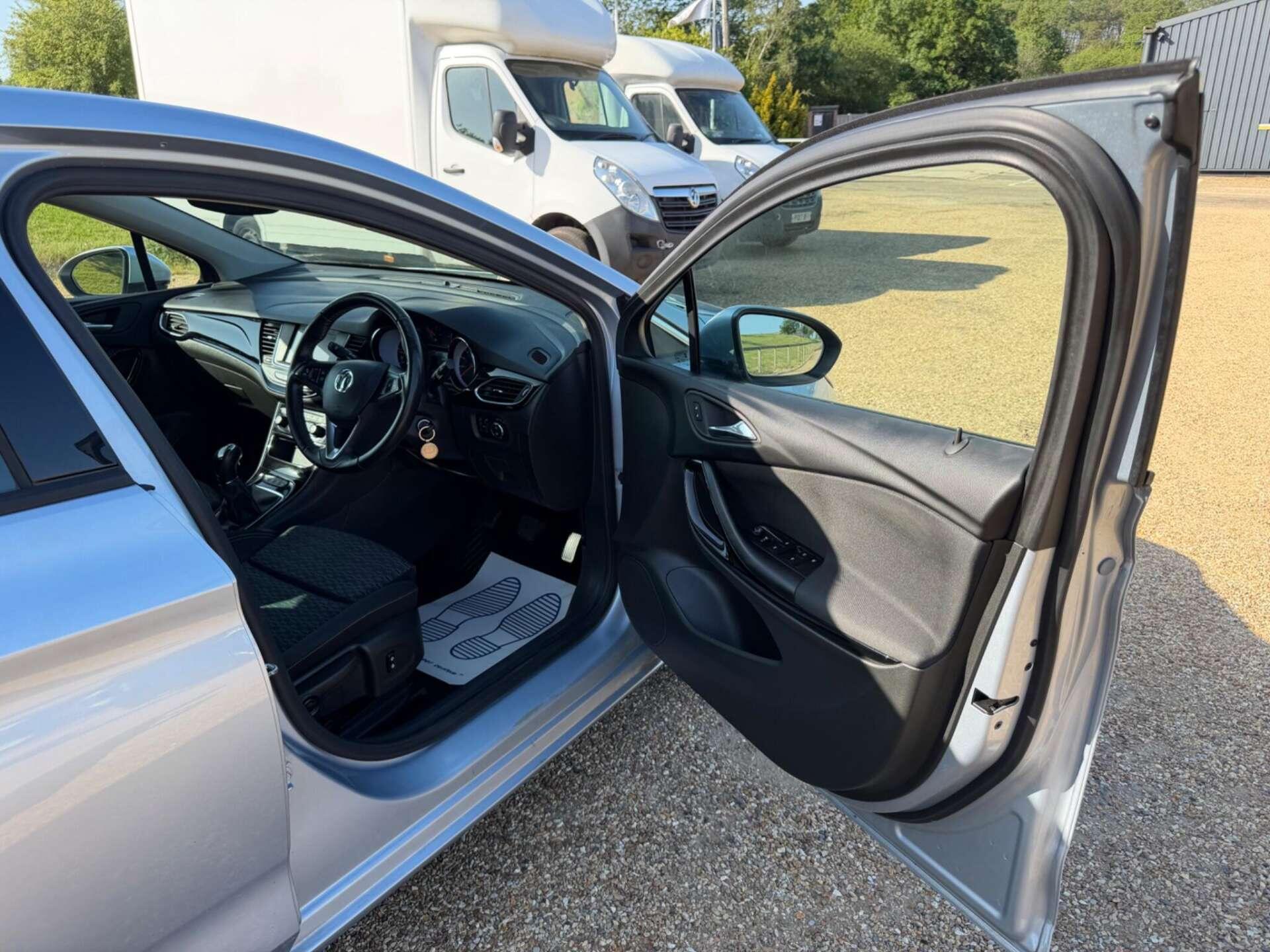 Vauxhall Astra view 14