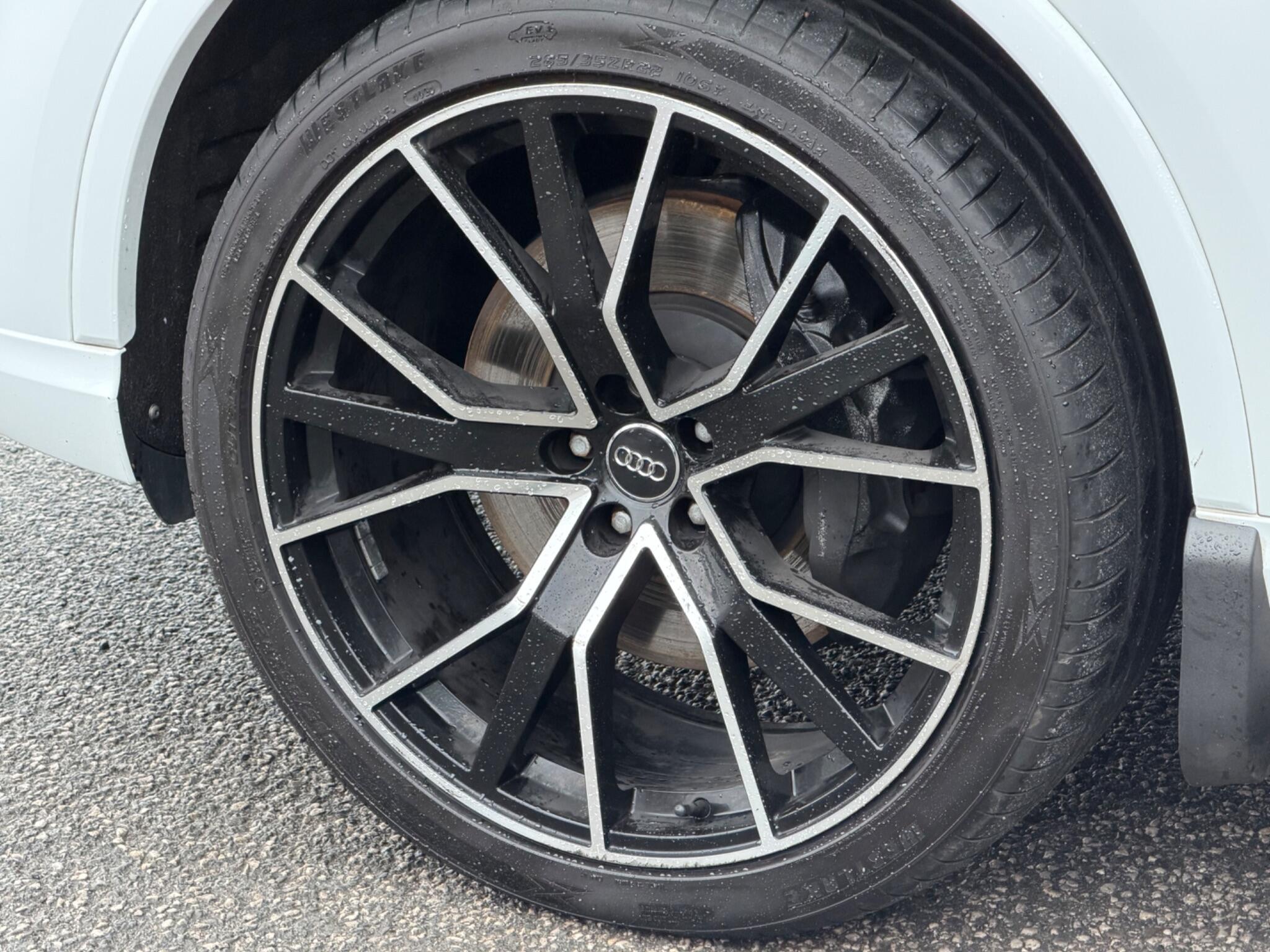 Audi Q7 view 61