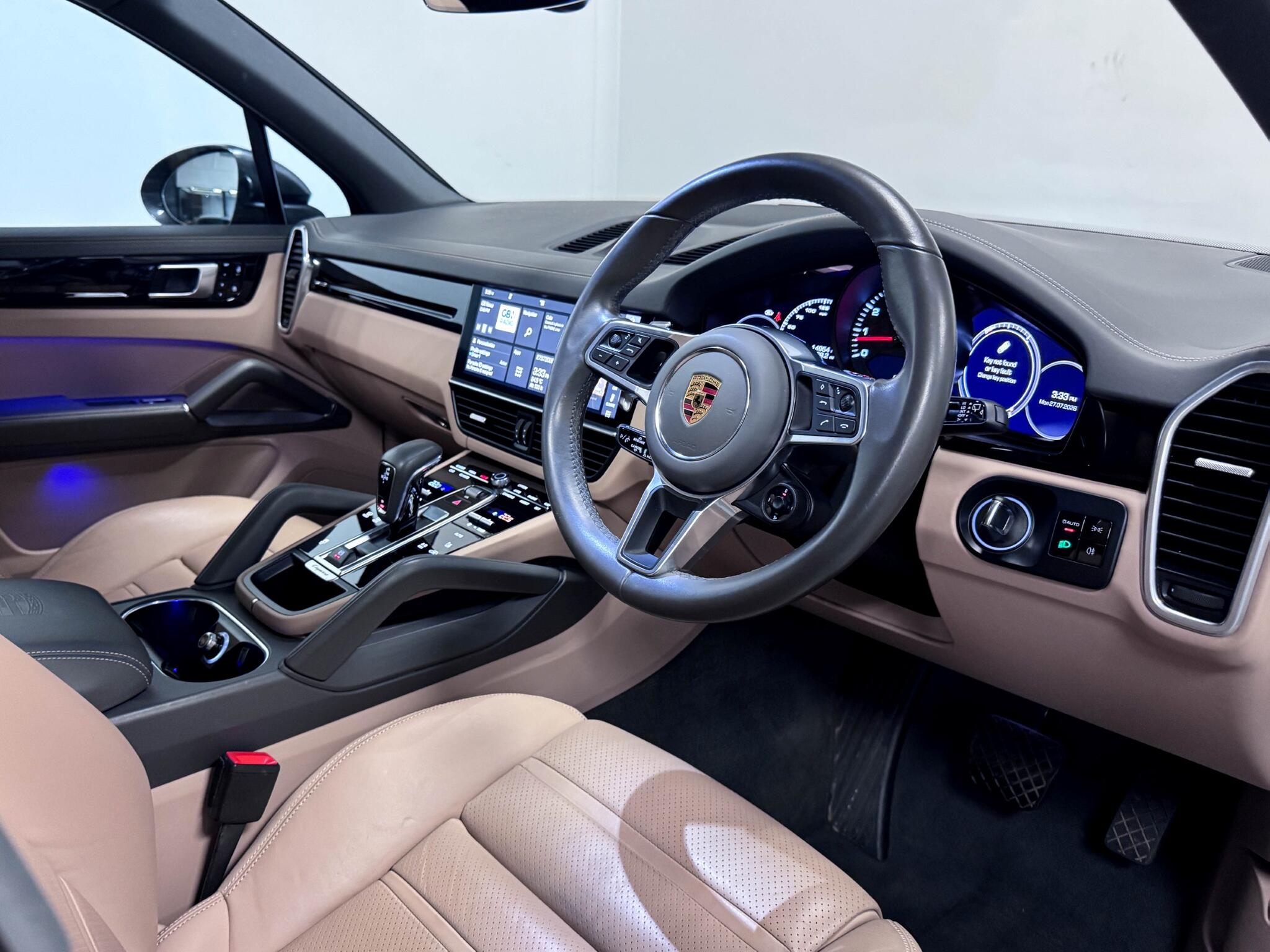 Porsche Cayenne view 35