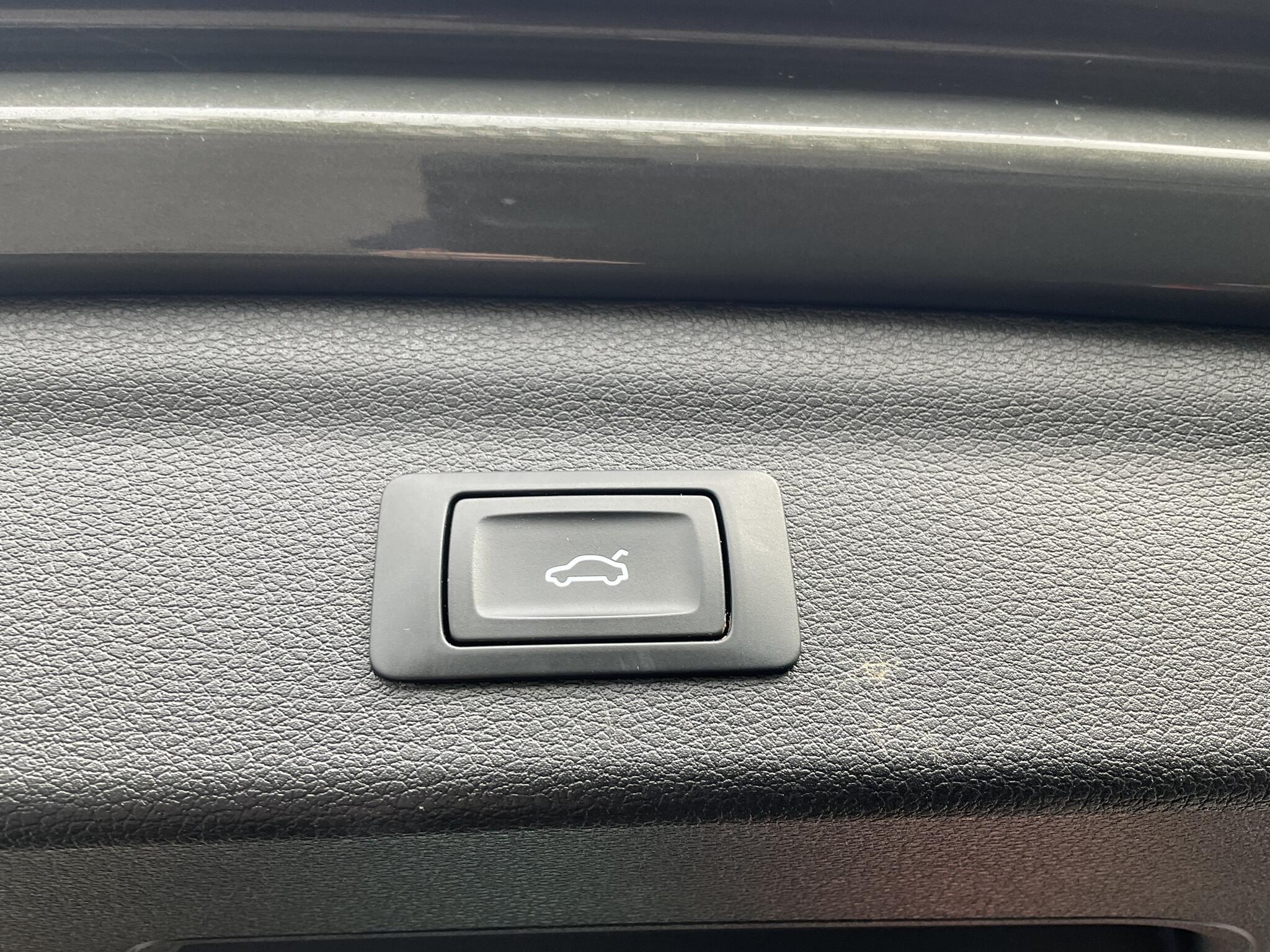 Audi Q3 view 20