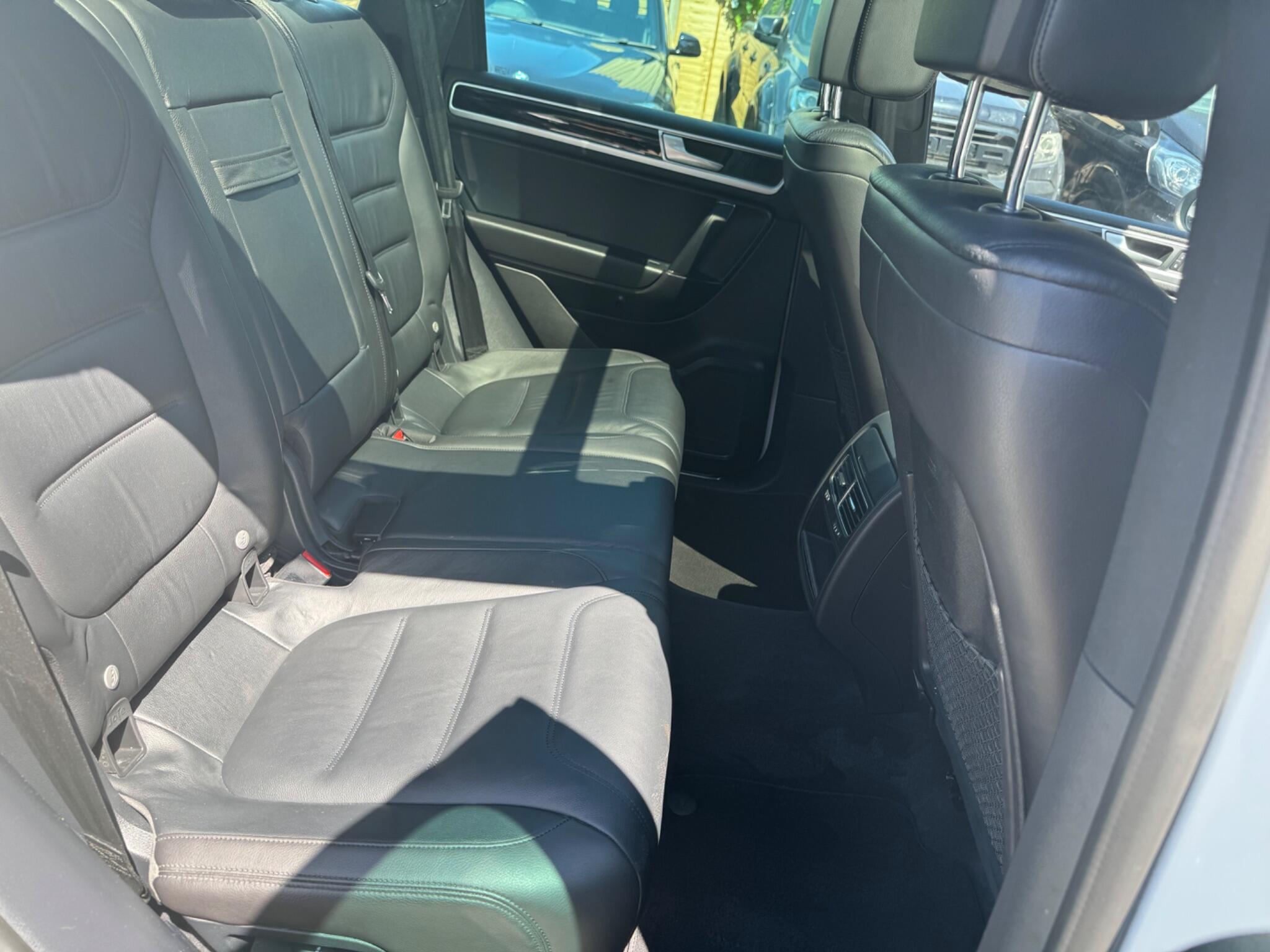 Volkswagen Touareg view 19