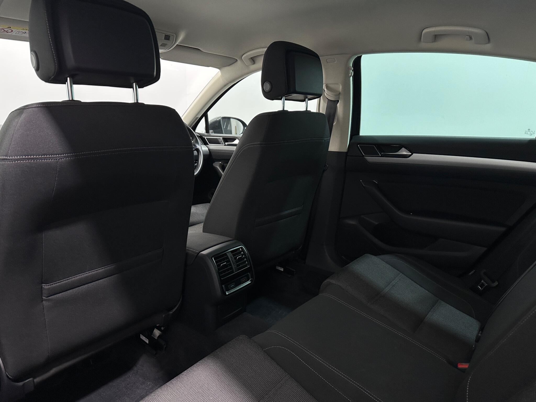 Volkswagen Passat view 38