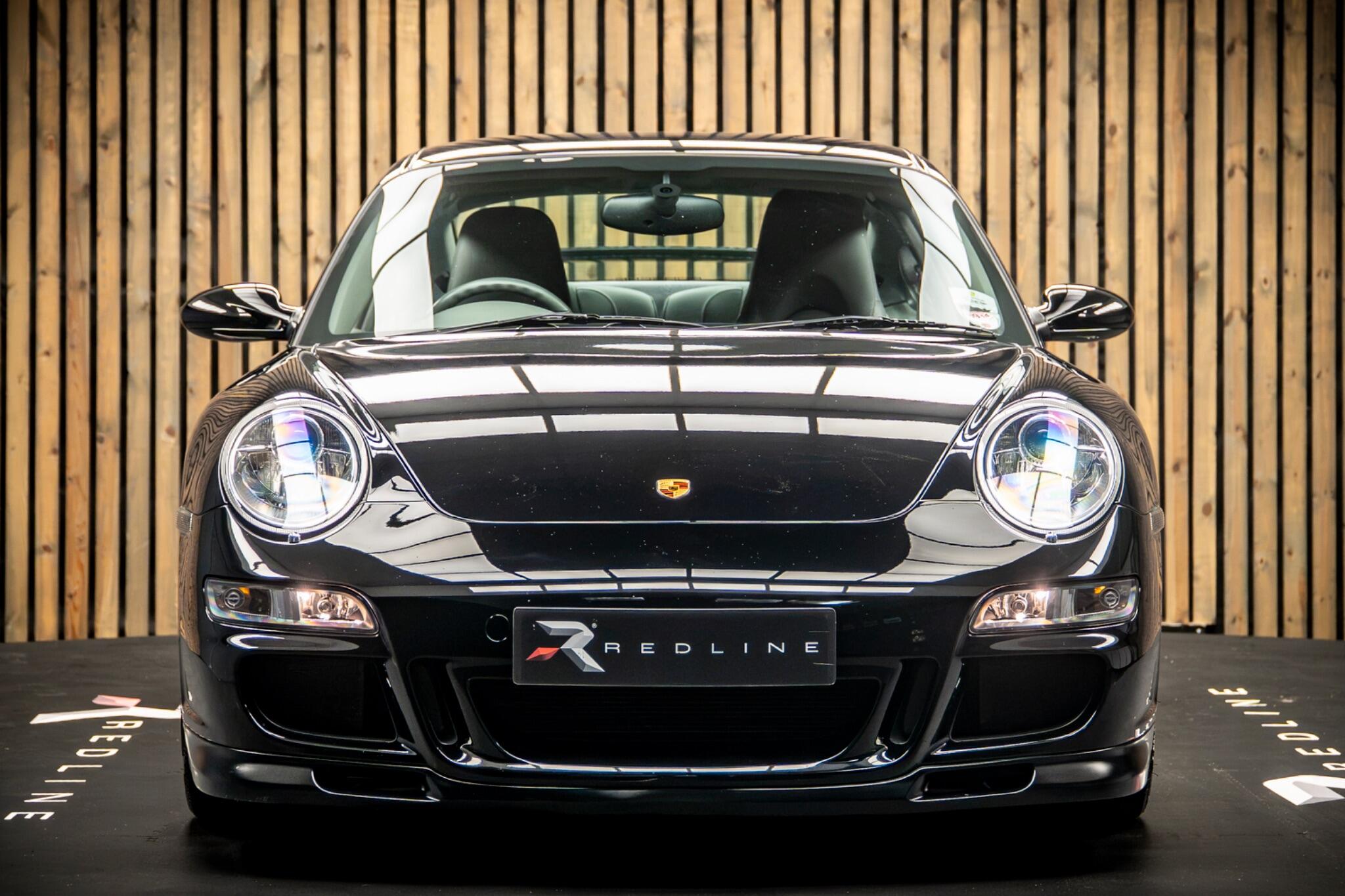 Porsche 911 view 5