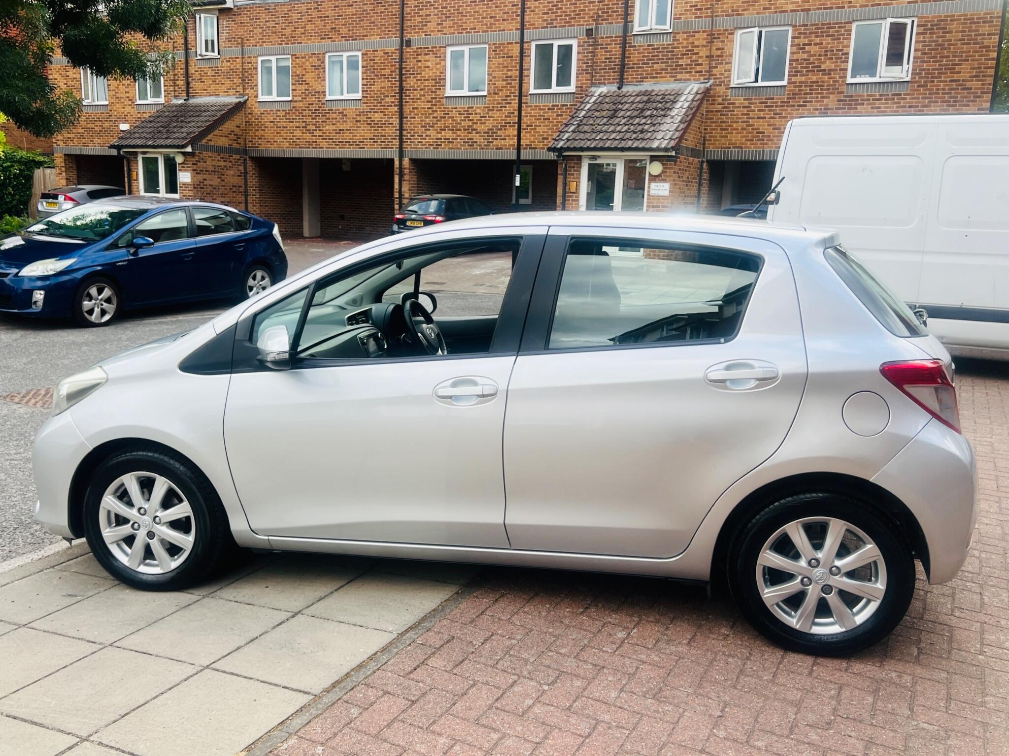 Toyota Yaris view 16