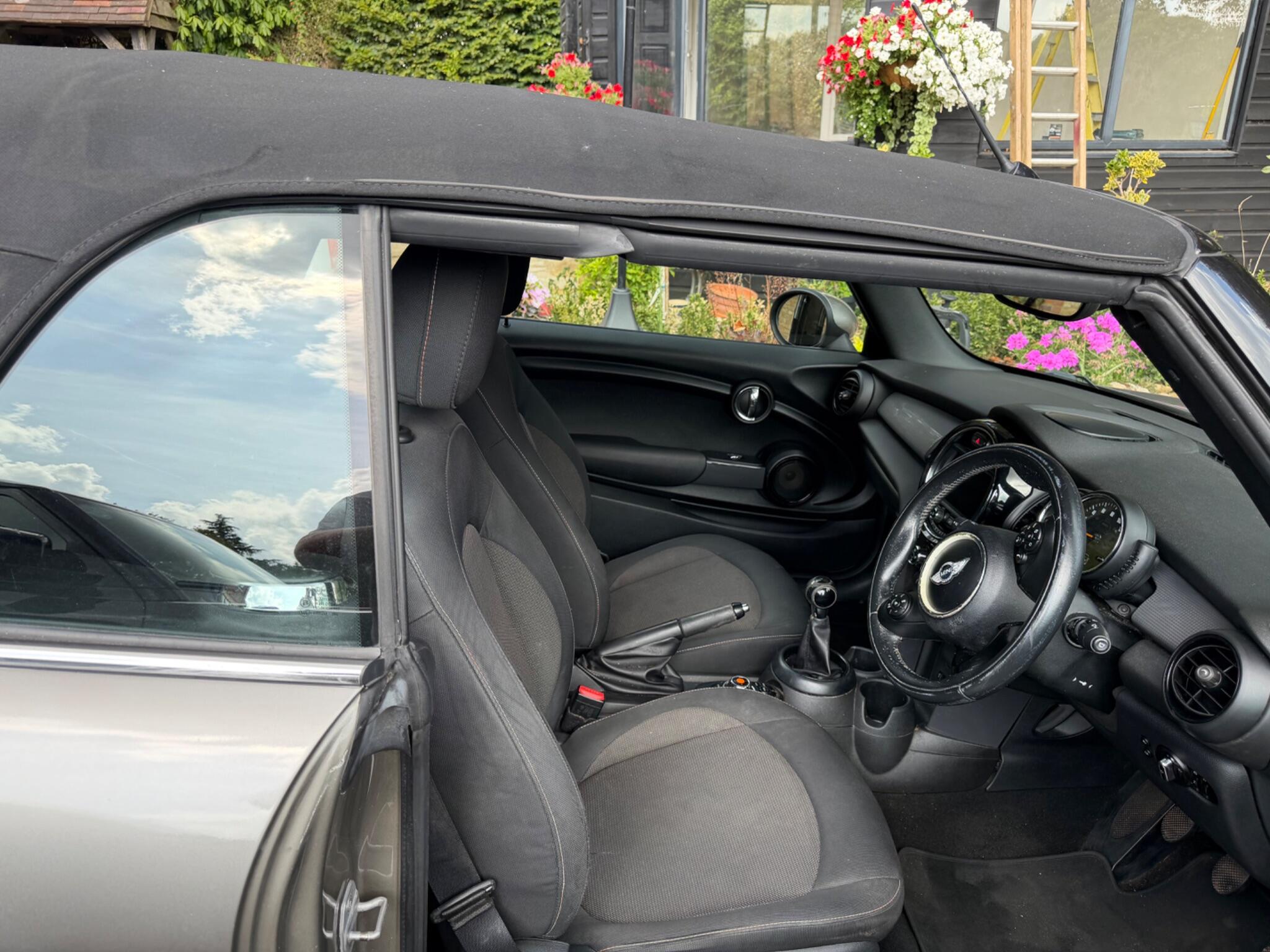 Mini Convertible view 4