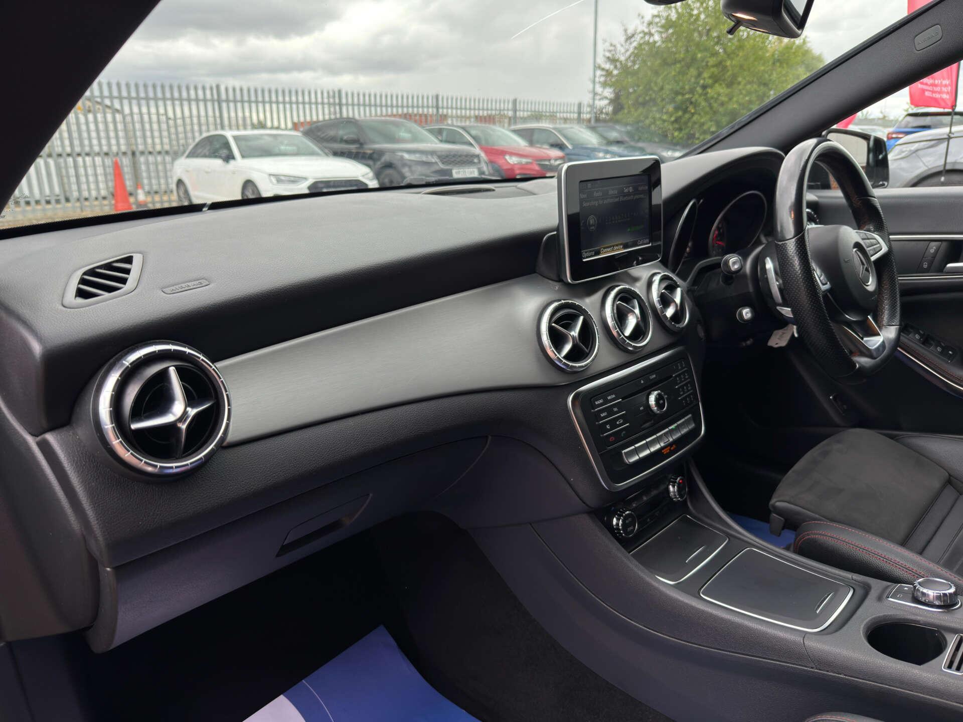Mercedes-Benz Cla view 40