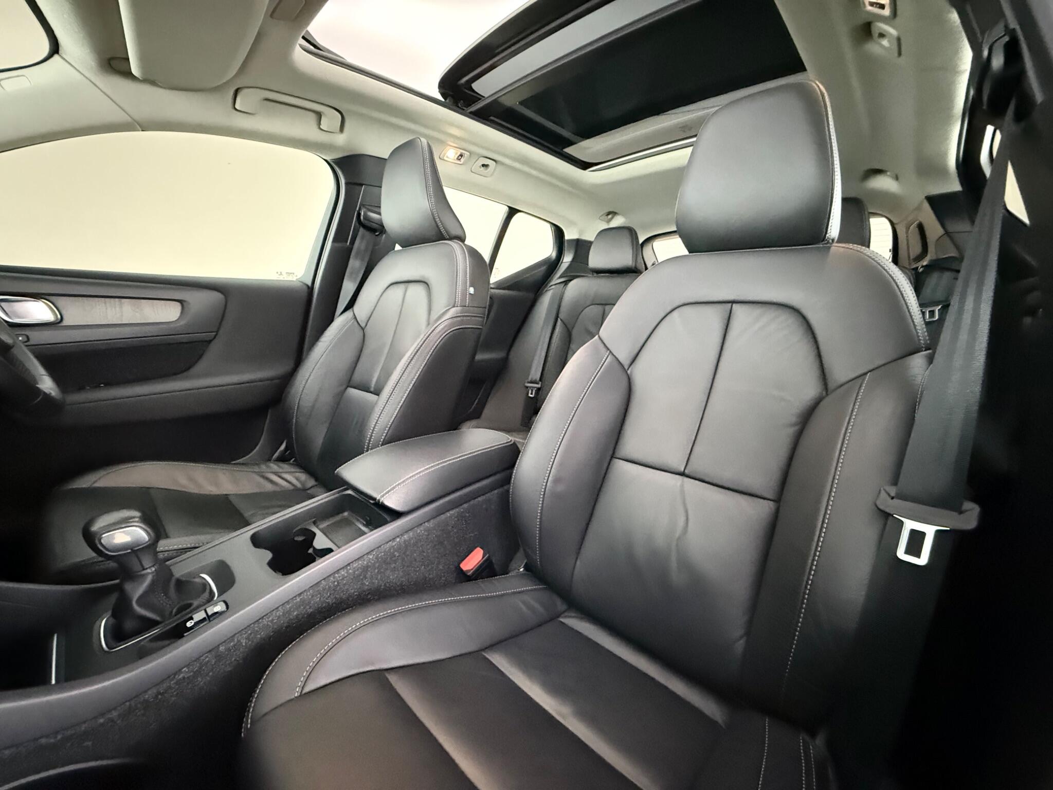 Volvo XC40 view 34
