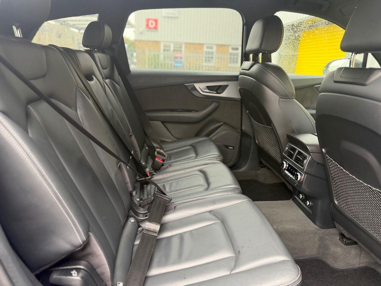 Audi SQ7 view 22