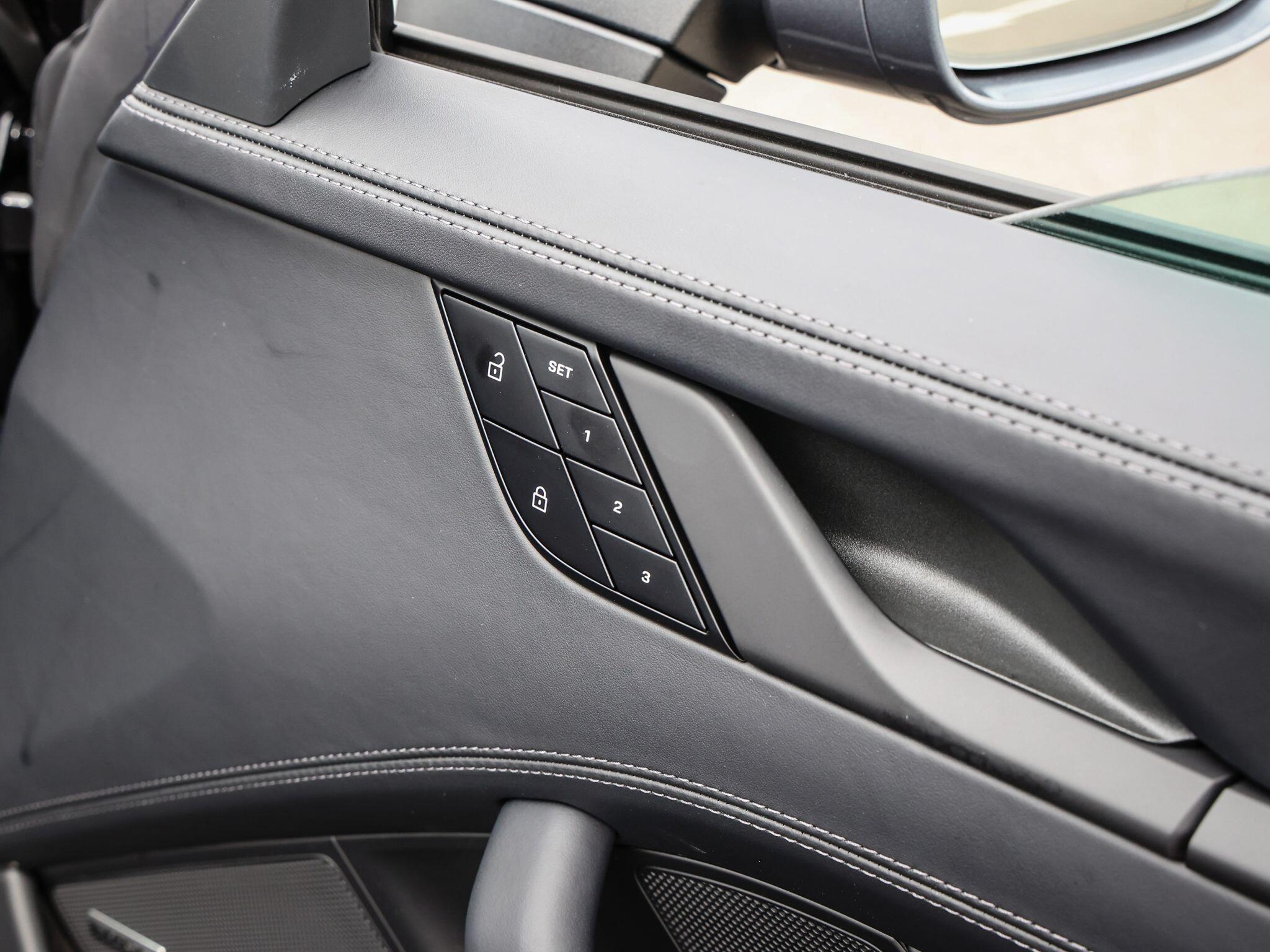 Porsche 911 view 17
