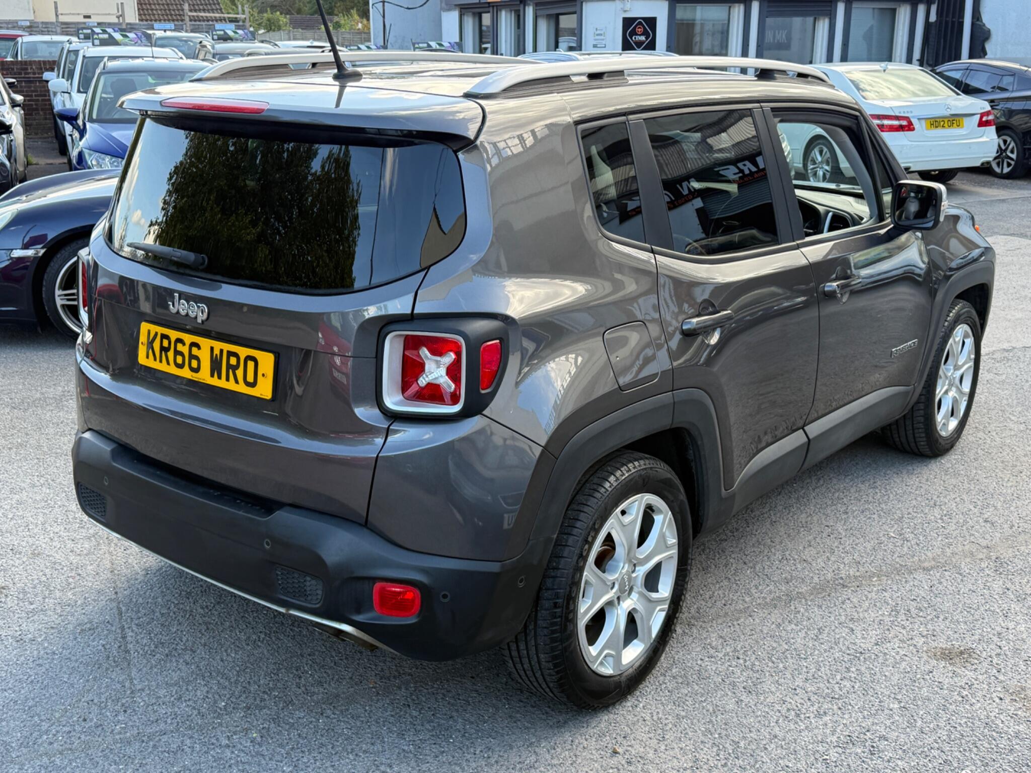 Jeep Renegade - Image 18