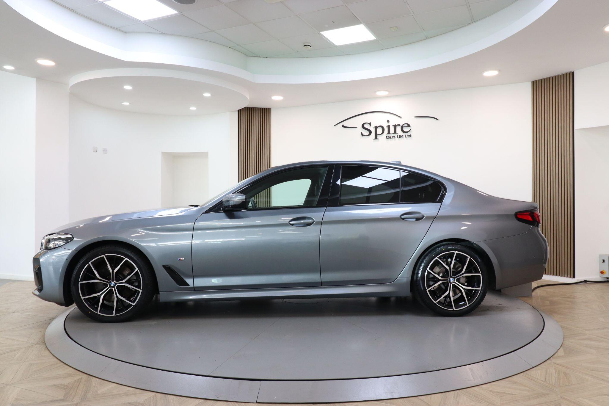 BMW 5 Series view 9