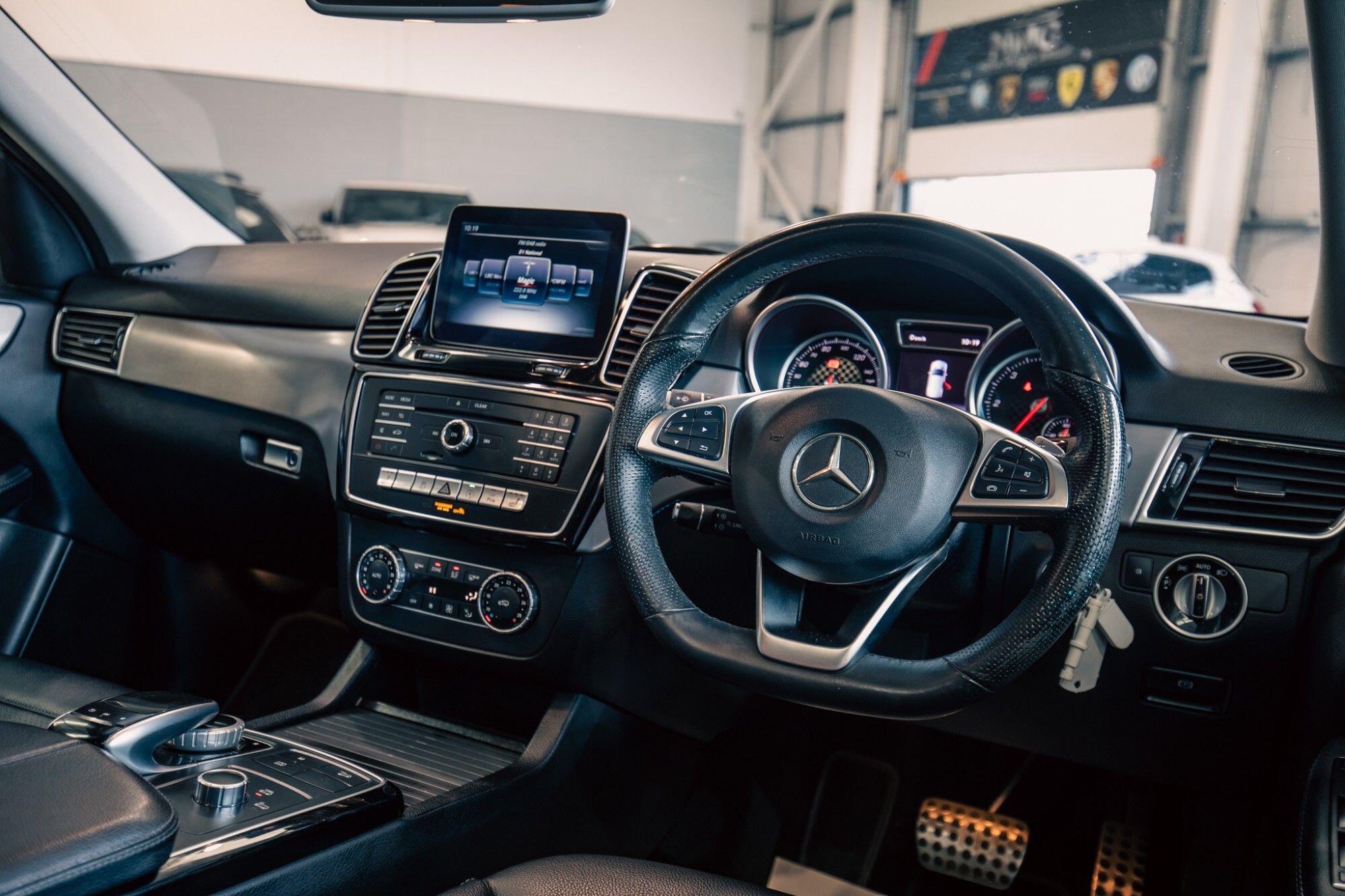 Mercedes-Benz GLE view 2