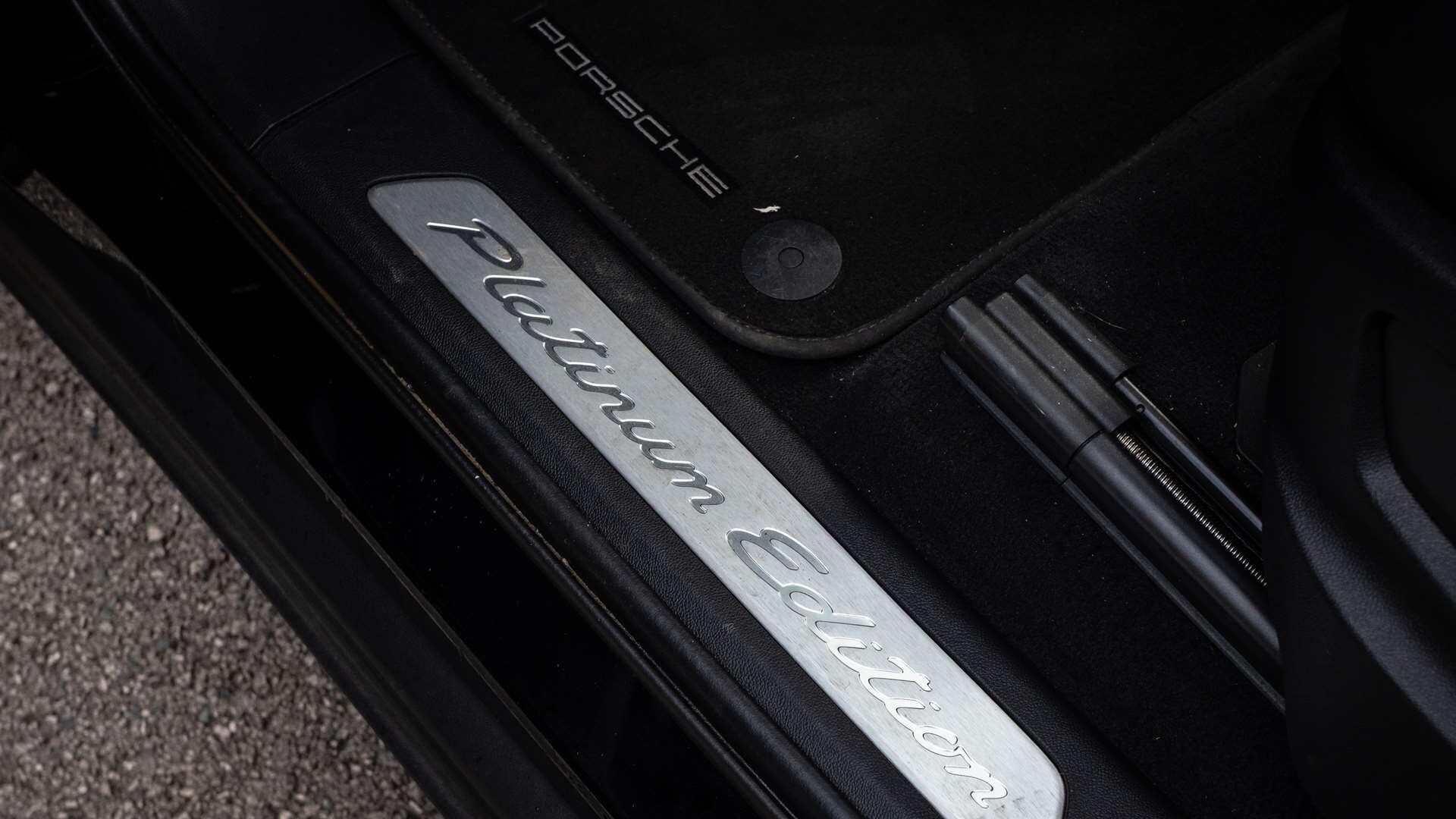 Porsche Cayenne view 27
