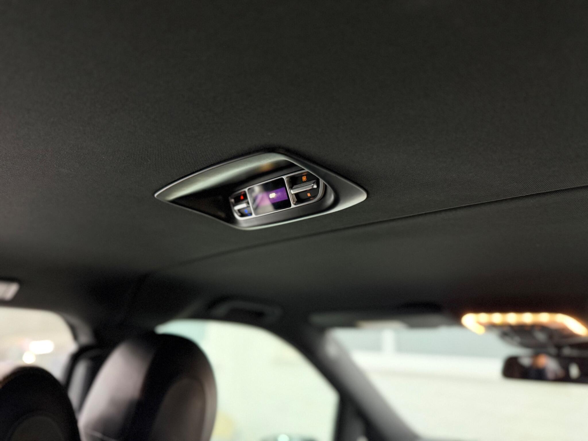 Mercedes-Benz V-Class view 15