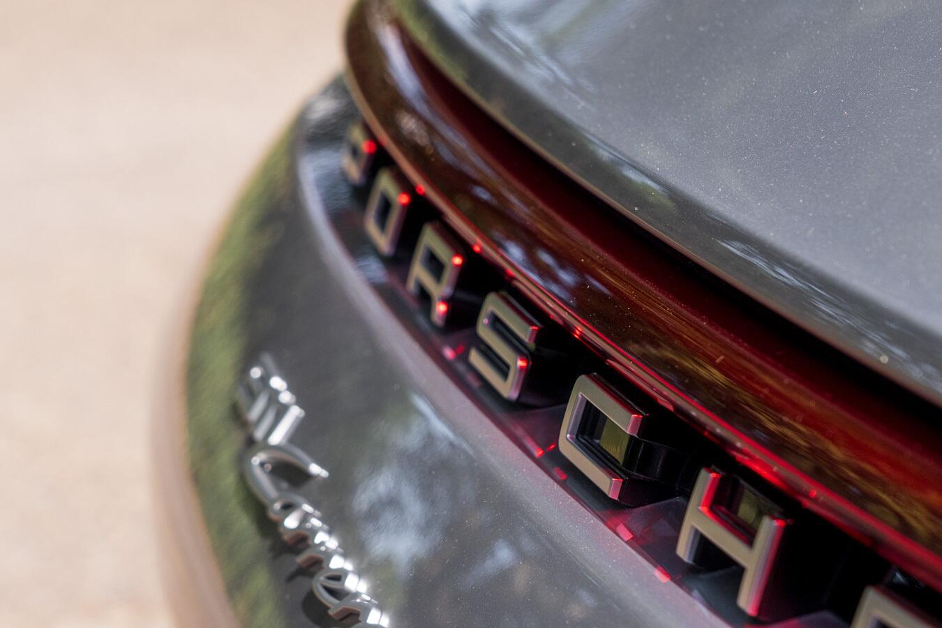 Porsche 911 view 23