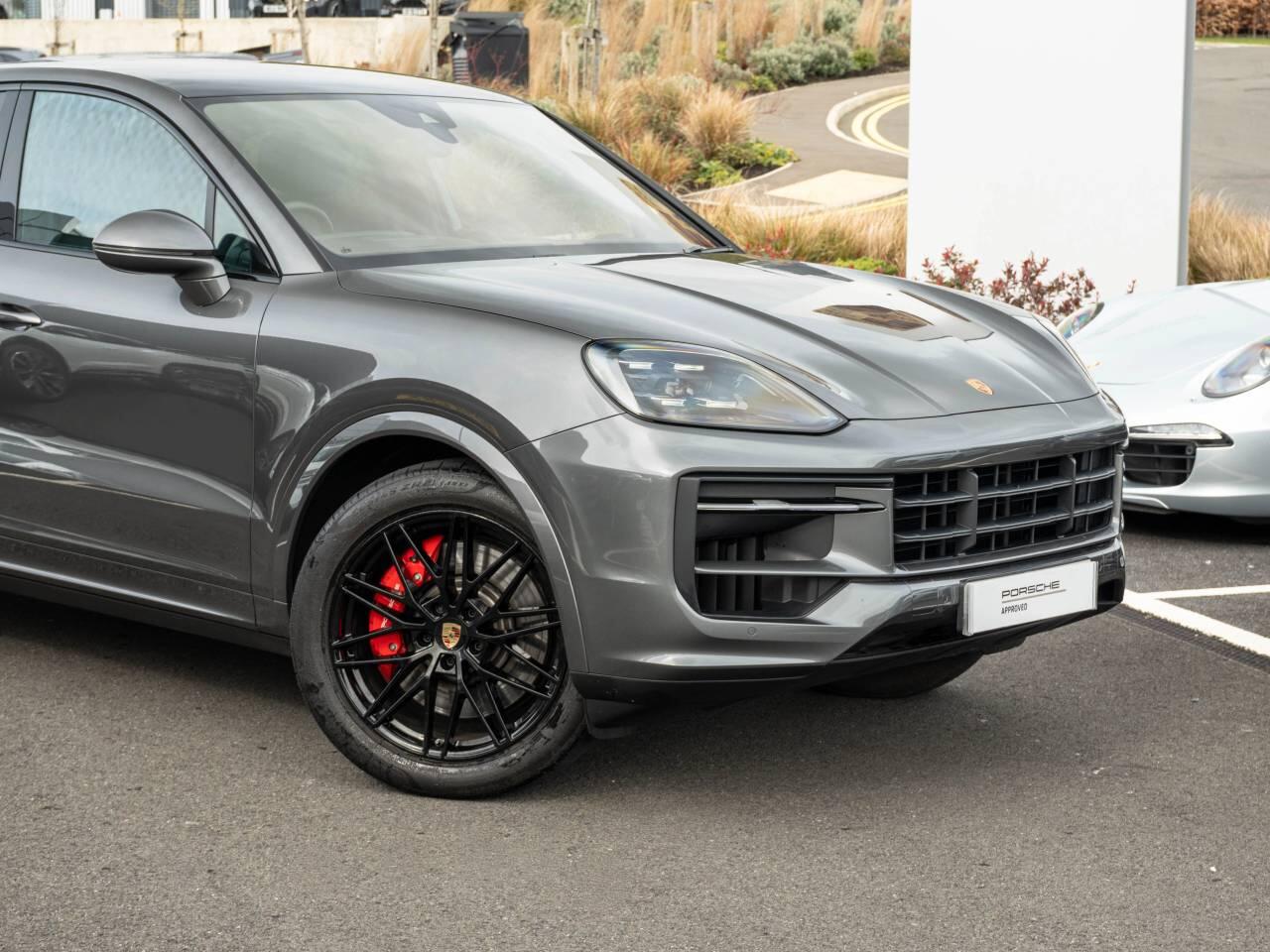 Porsche Cayenne view 16