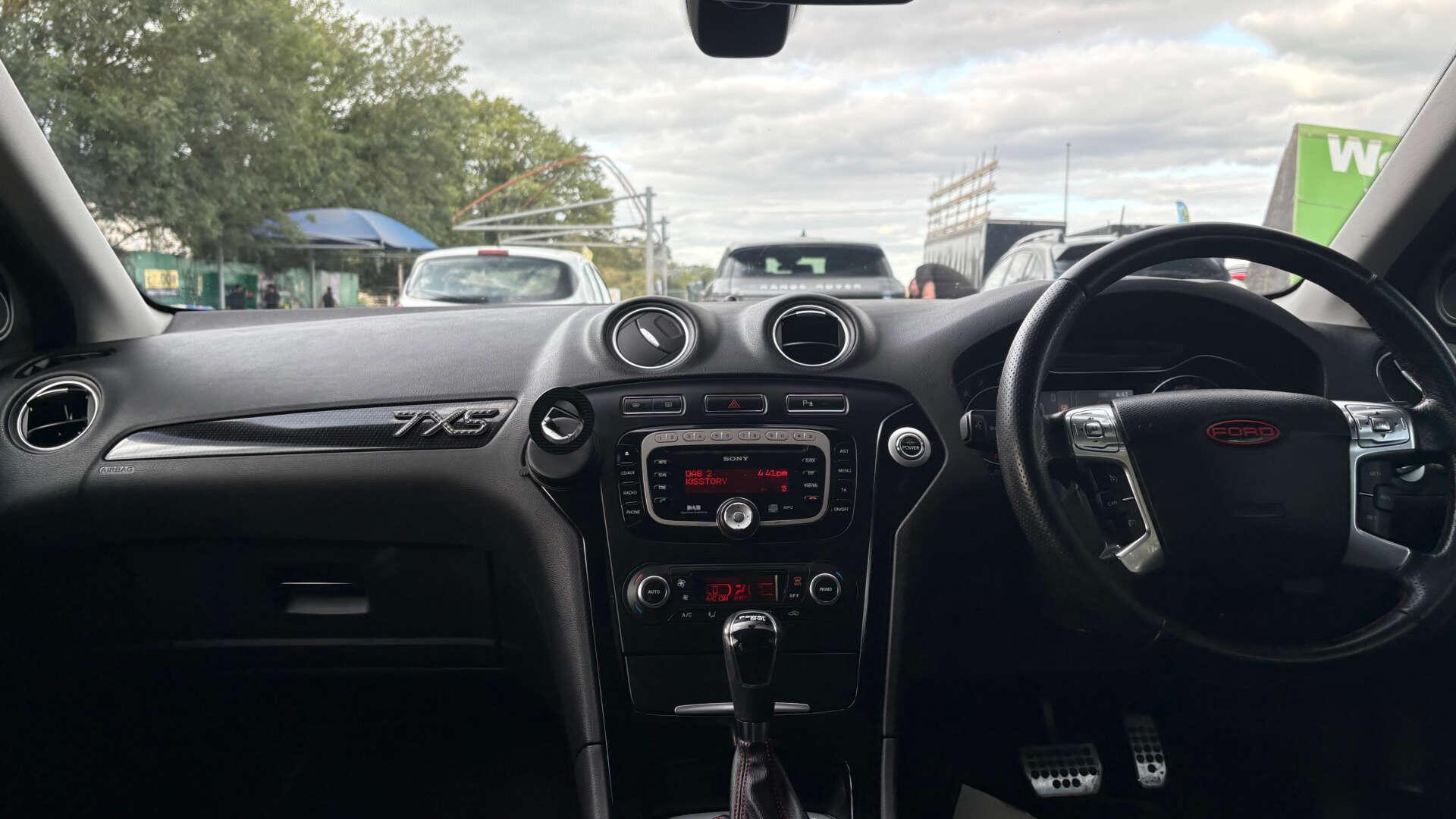 Ford Mondeo view 31