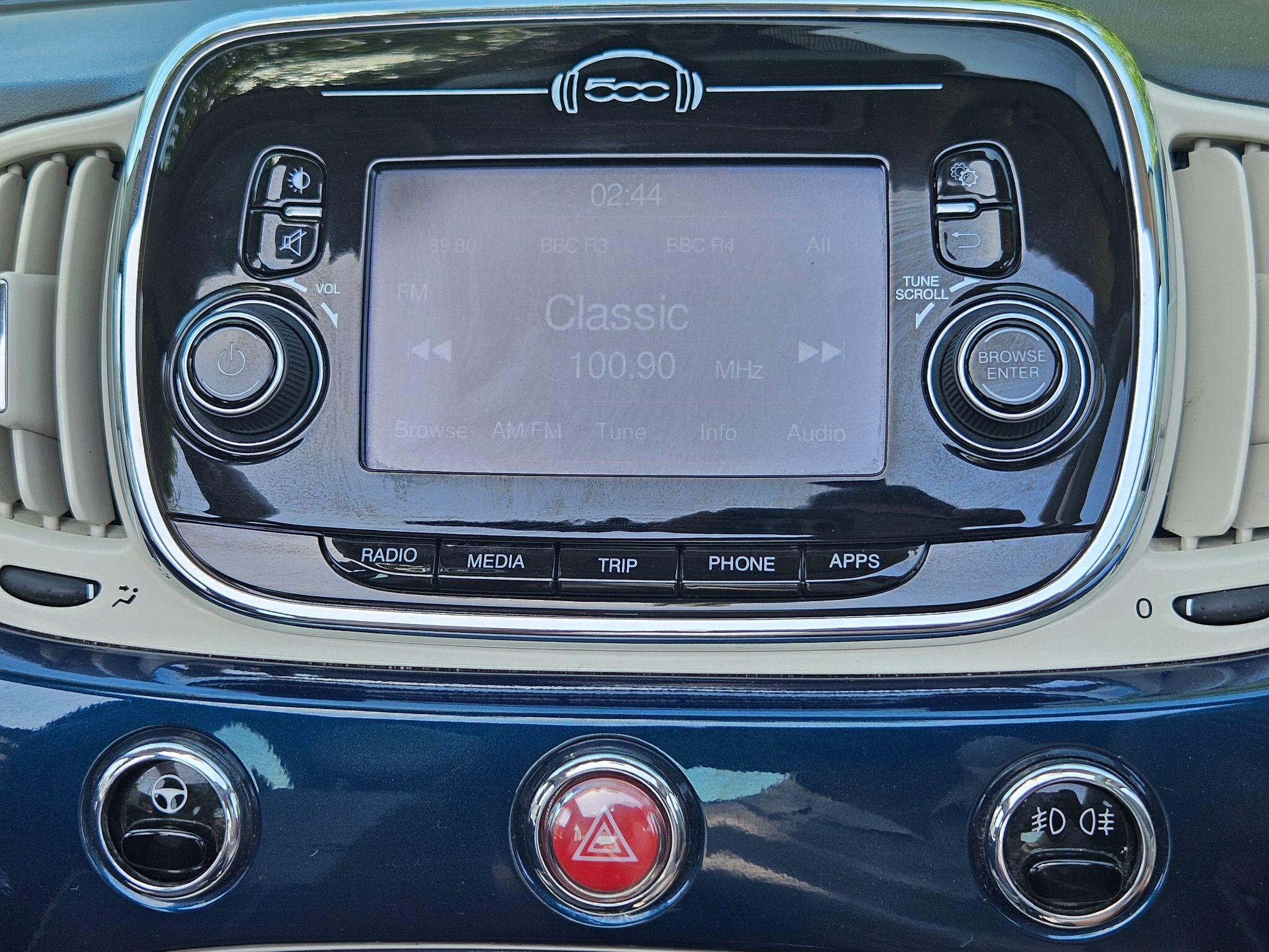 2015 Fiat 500C image 39