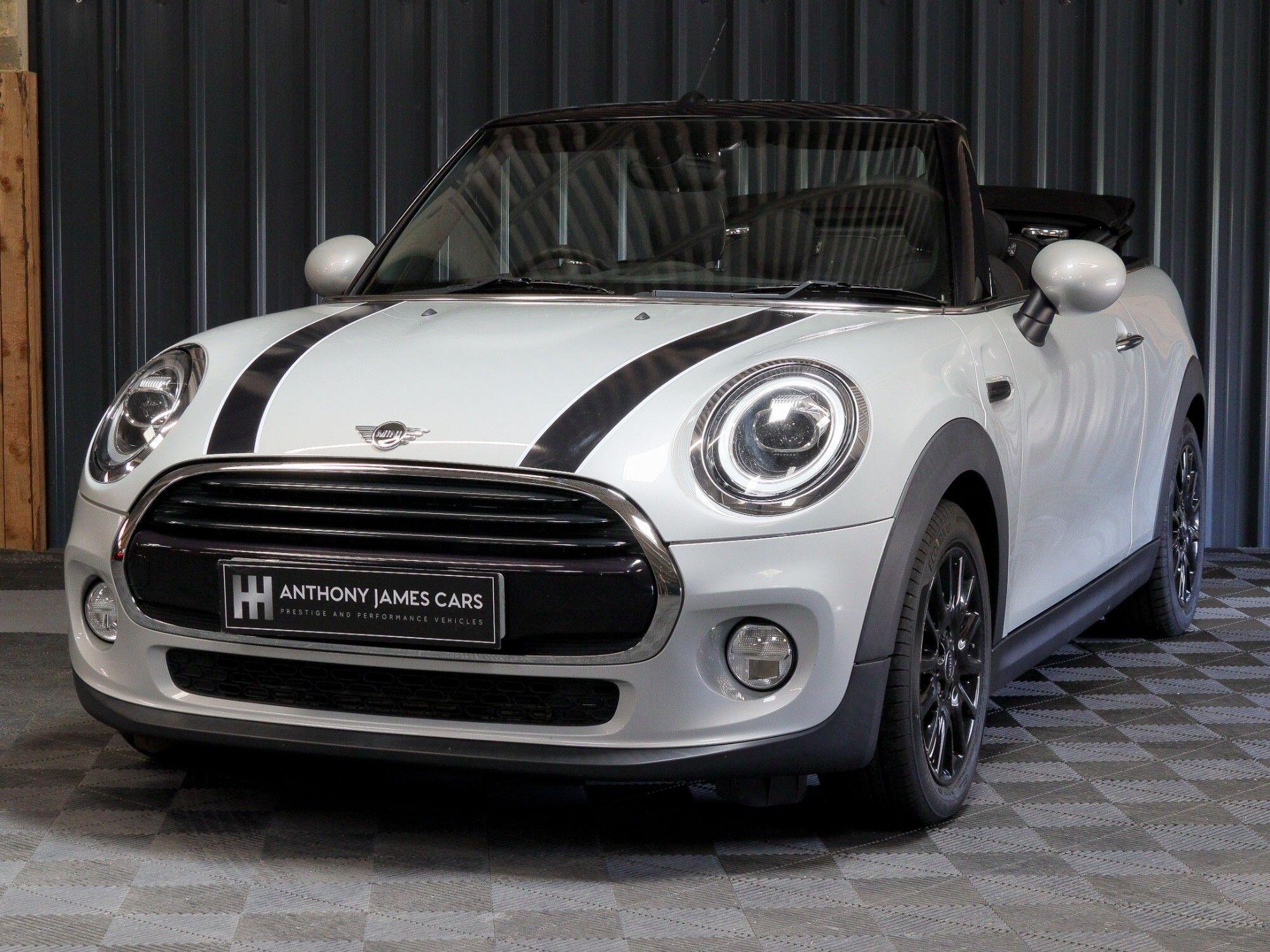 Mini Convertible view 4