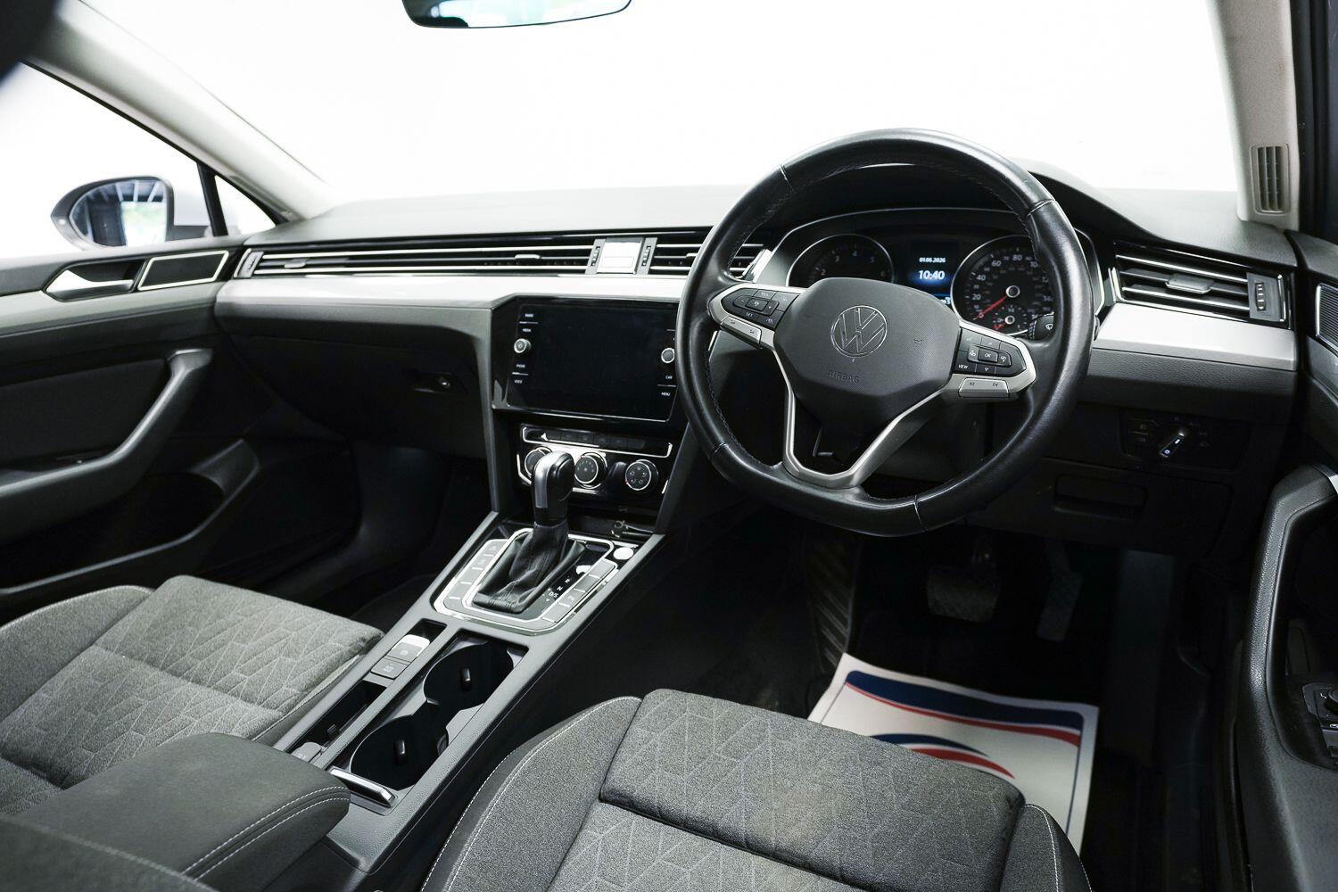 Volkswagen Passat view 5