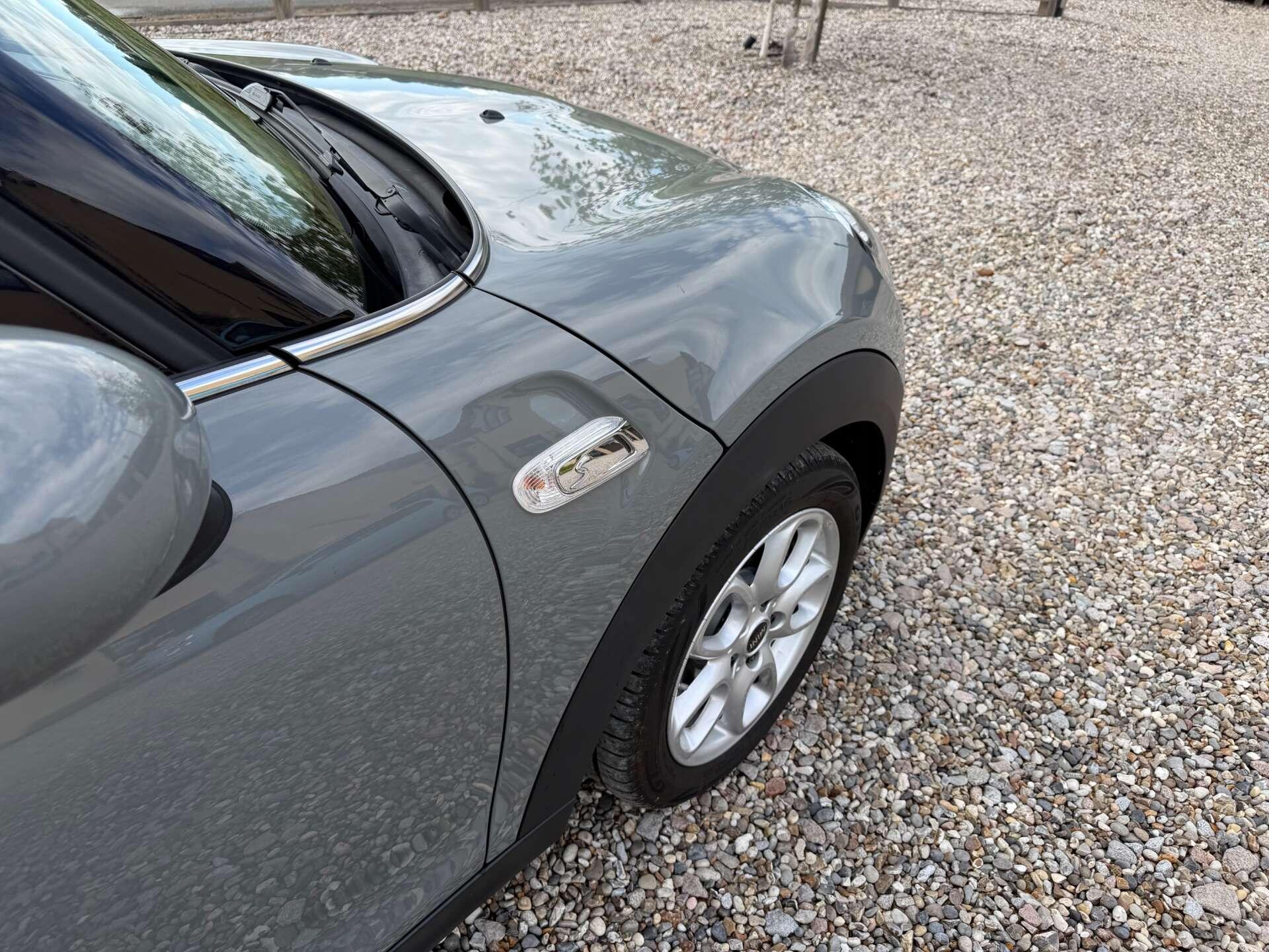 Mini Hatch view 12